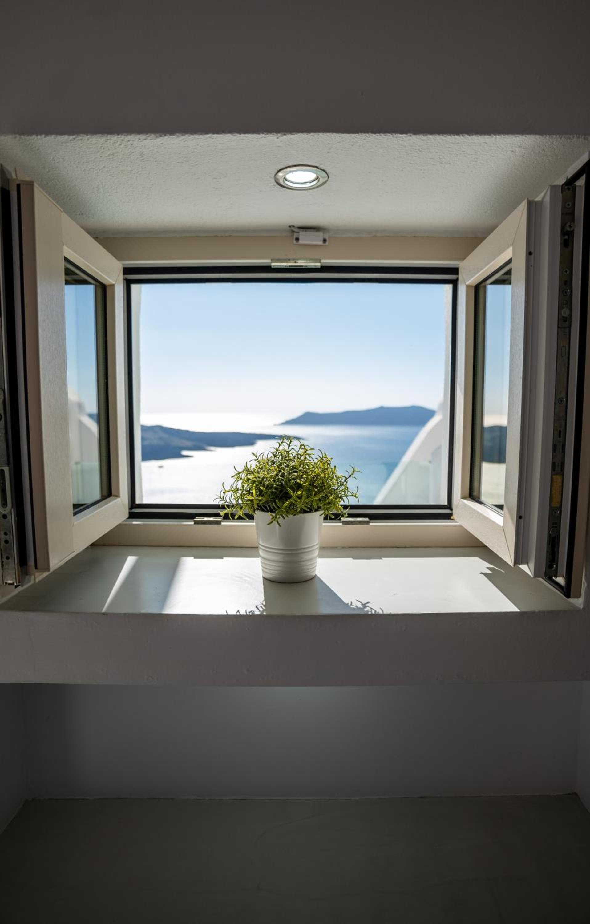 Cliff Aura Suites