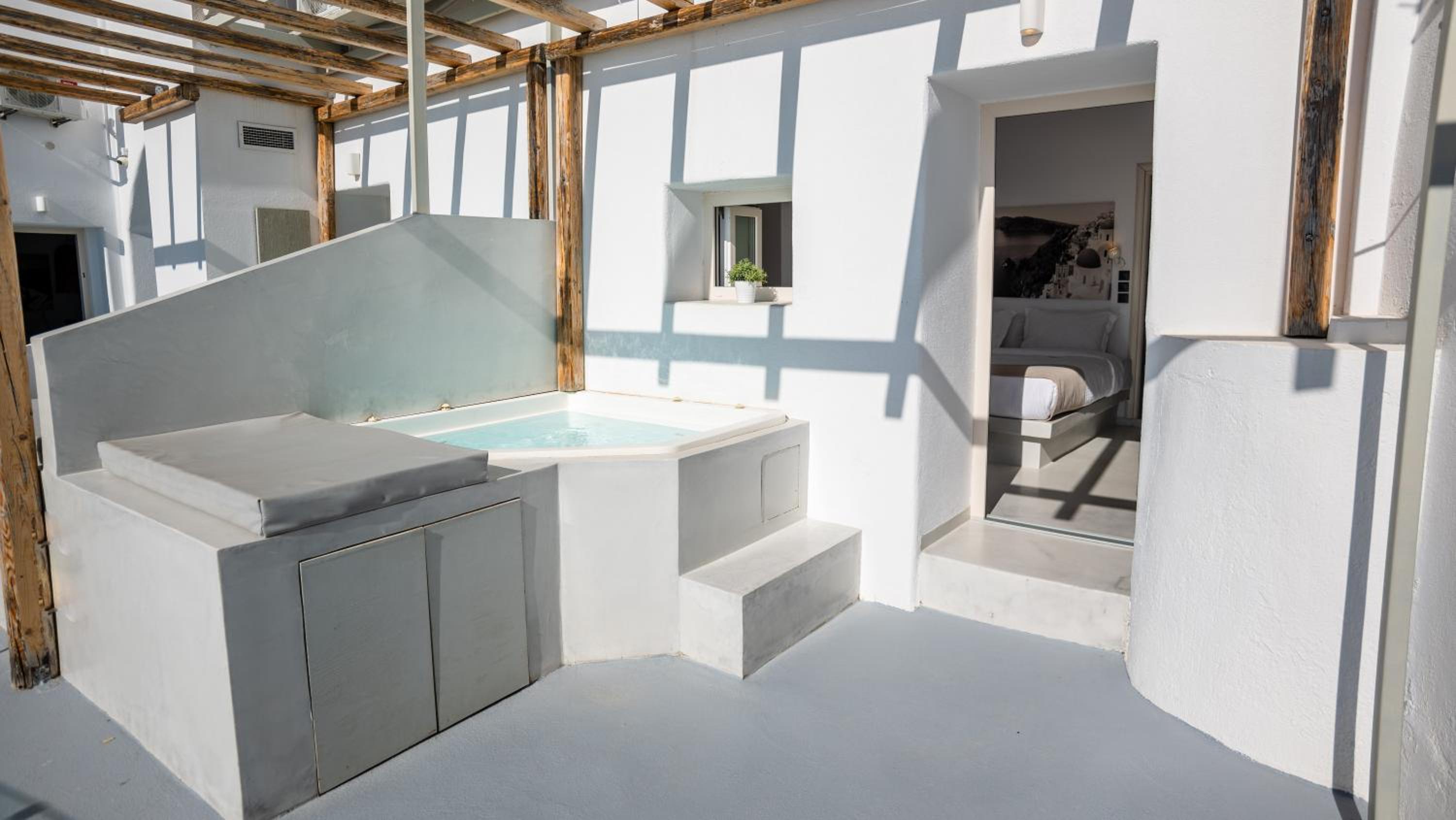 Cliff Aura Suites