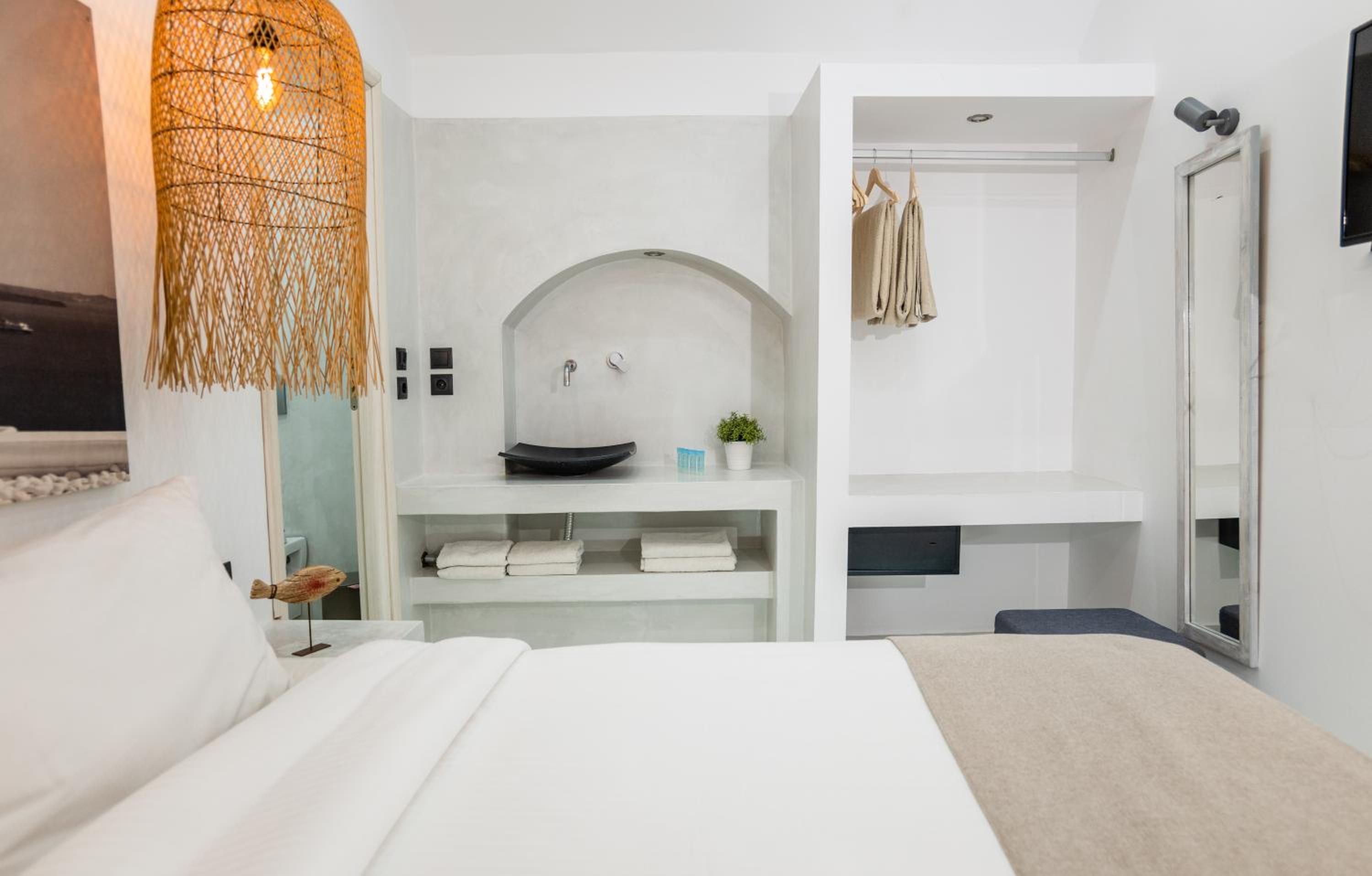 Cliff Aura Suites