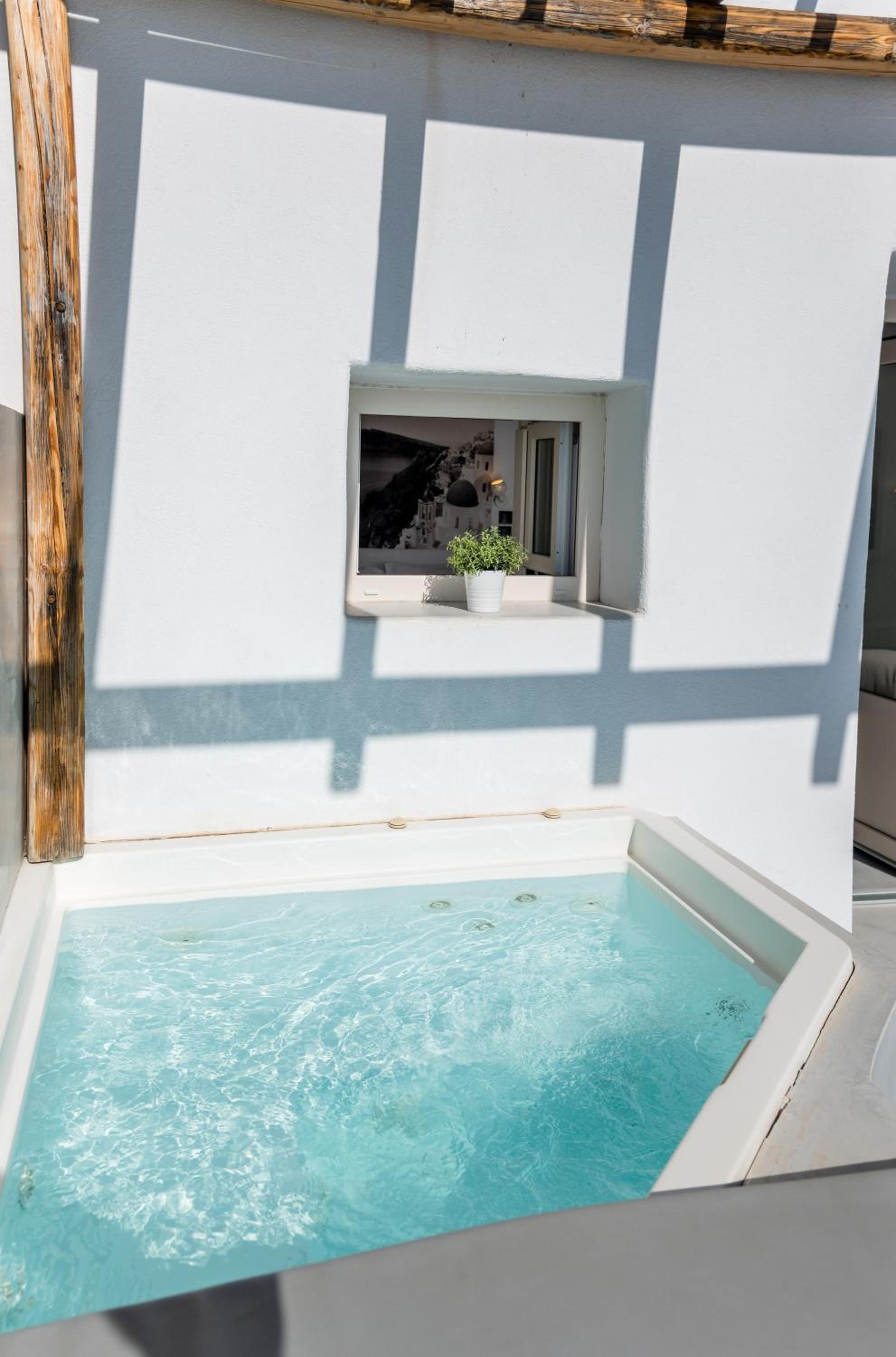 Cliff Aura Suites