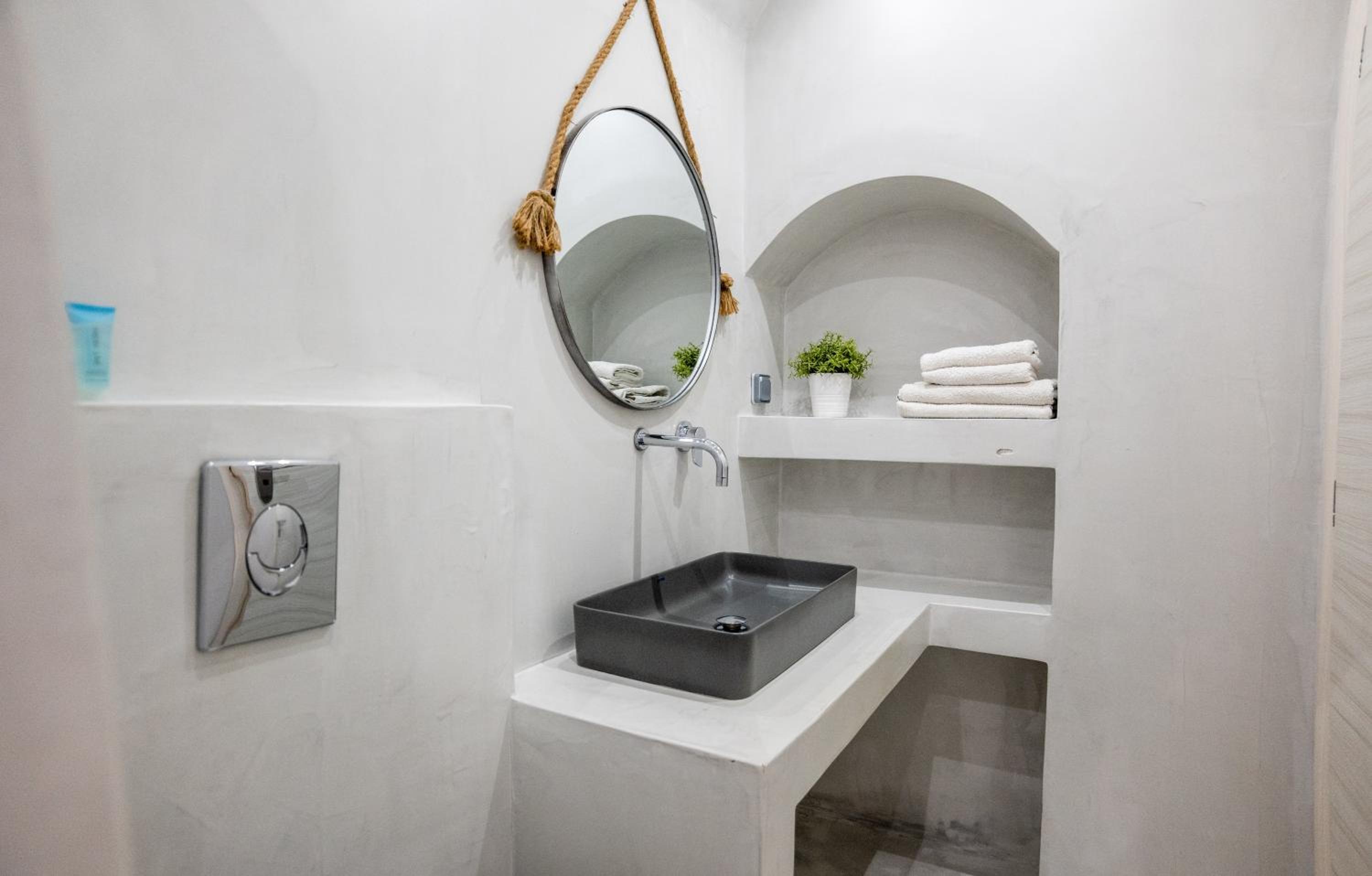Cliff Aura Suites
