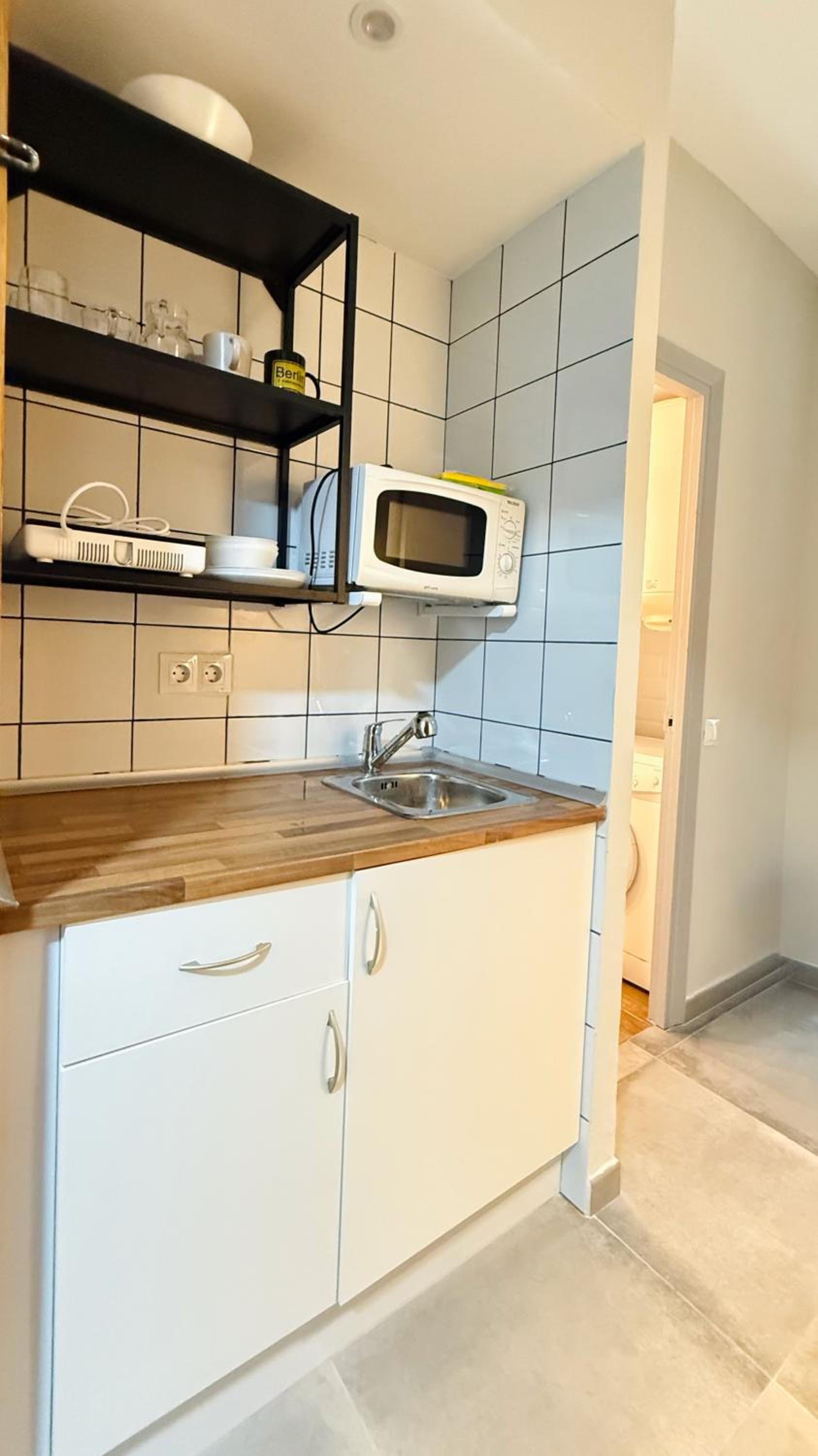 Cozy Downtown Studio with AC & Fast Wi-Fi - Prime Location