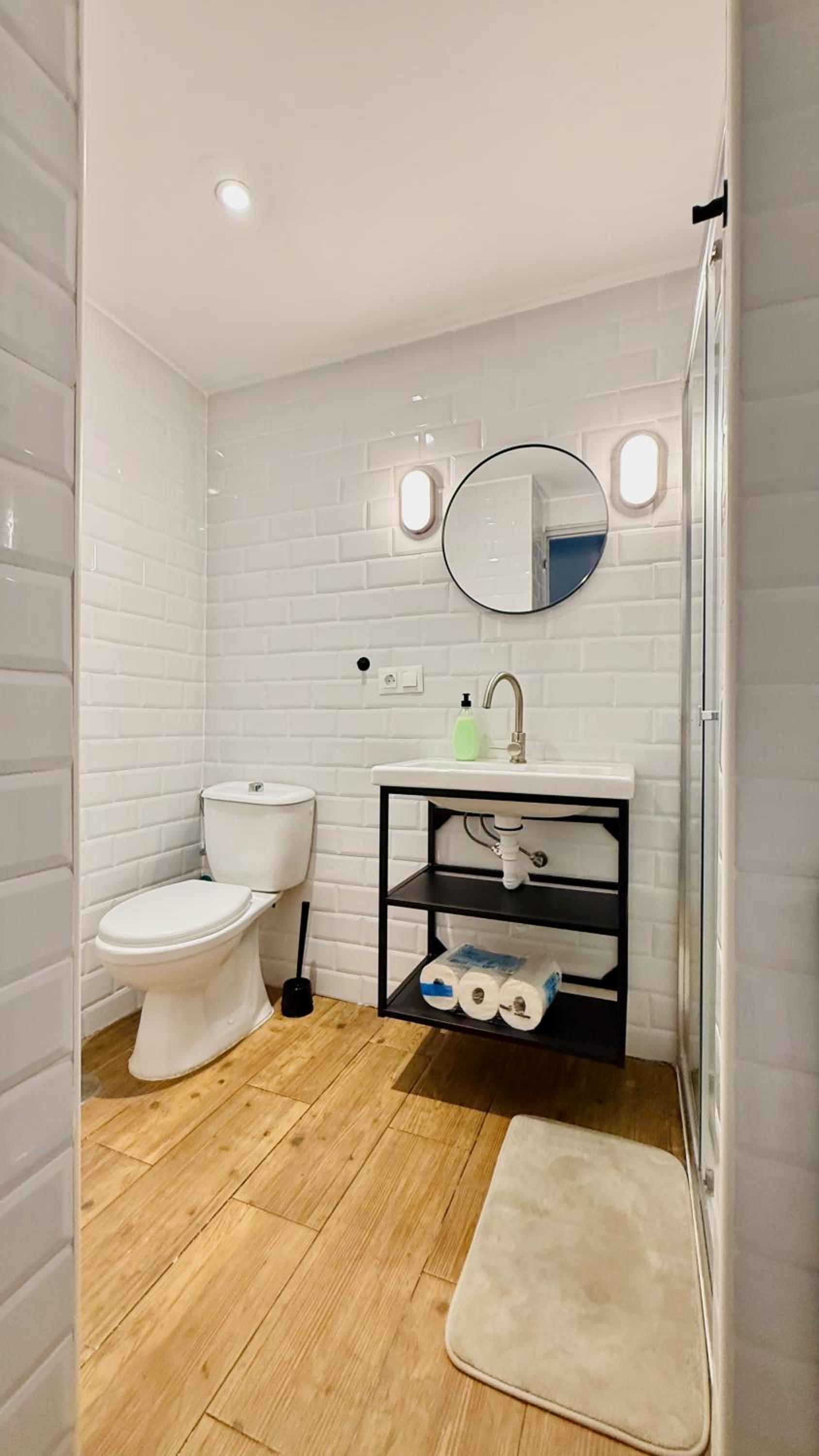Cozy Downtown Studio with AC & Fast Wi-Fi - Prime Location