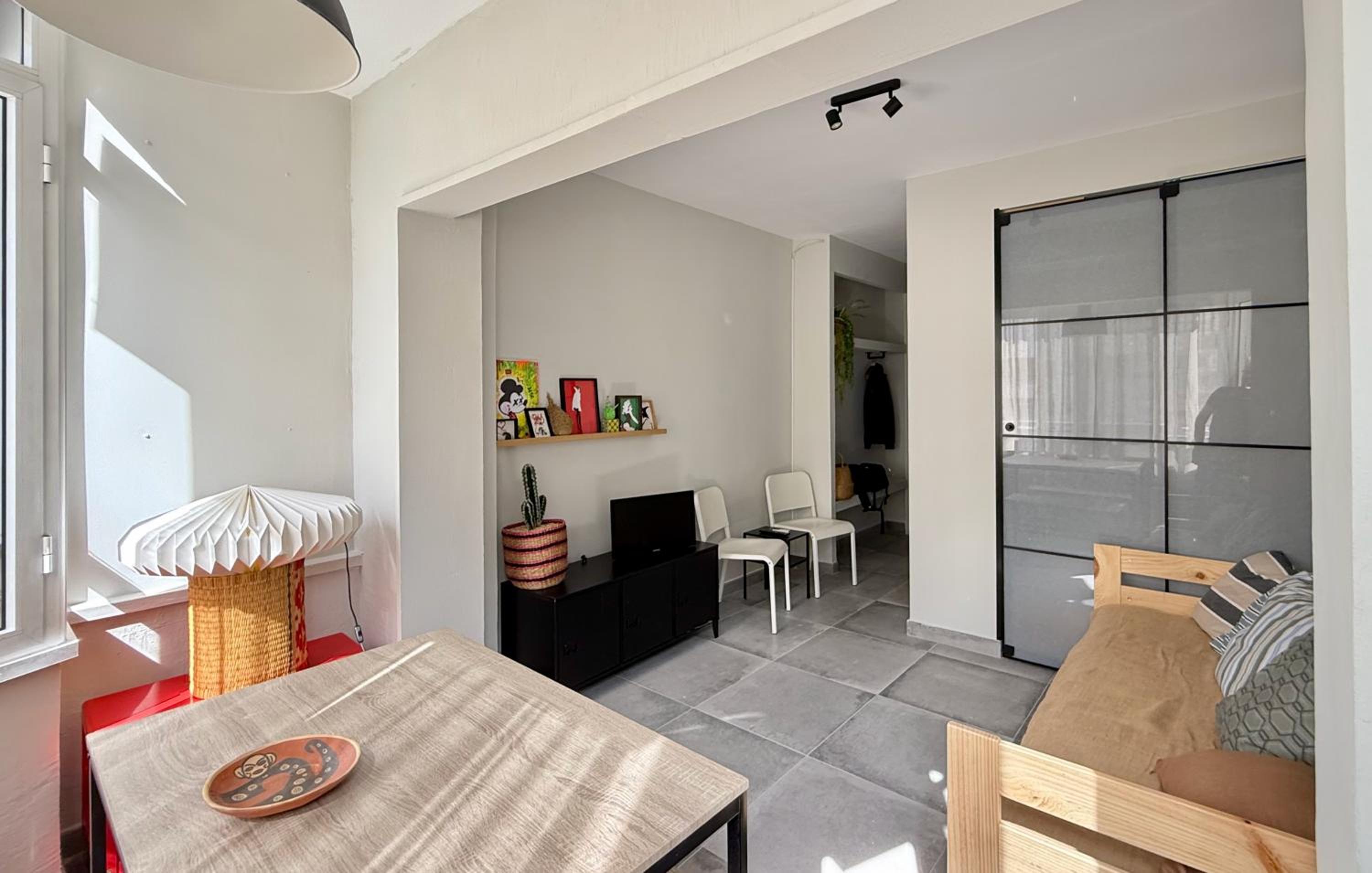 Cozy Downtown Studio with AC & Fast Wi-Fi - Prime Location