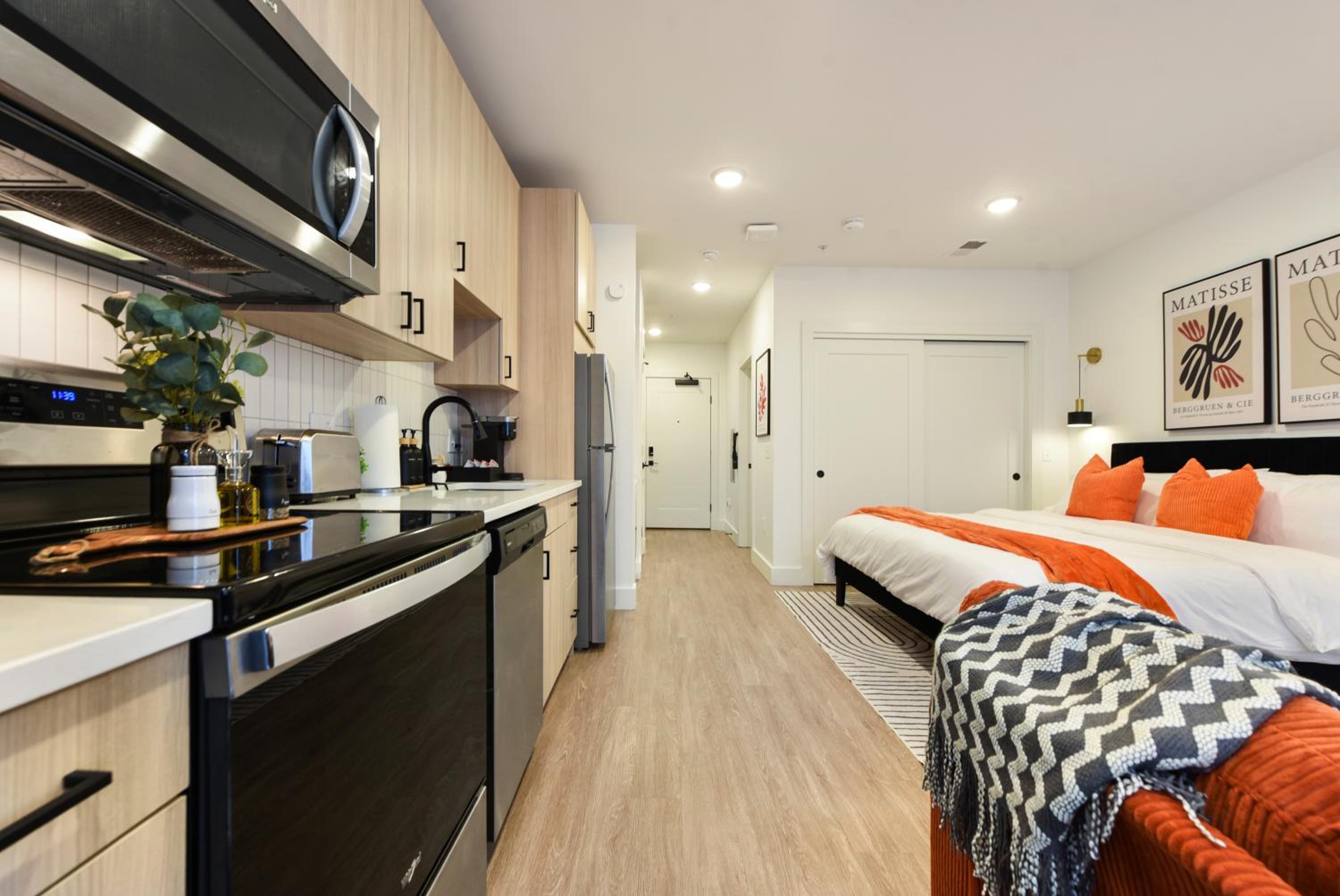 LUX Studio King Bed Free Parking PITT CMU