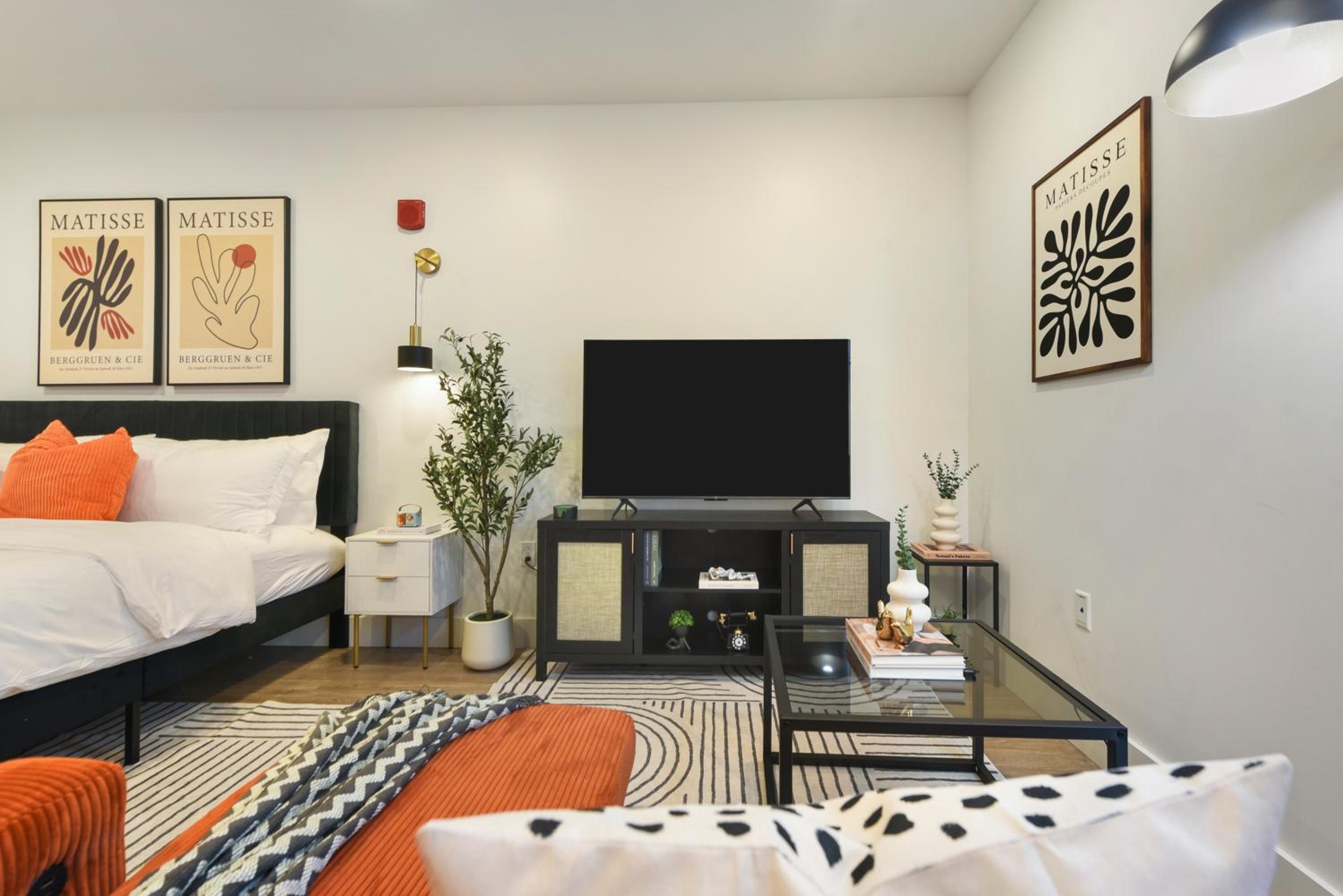 LUX Studio King Bed Free Parking PITT CMU