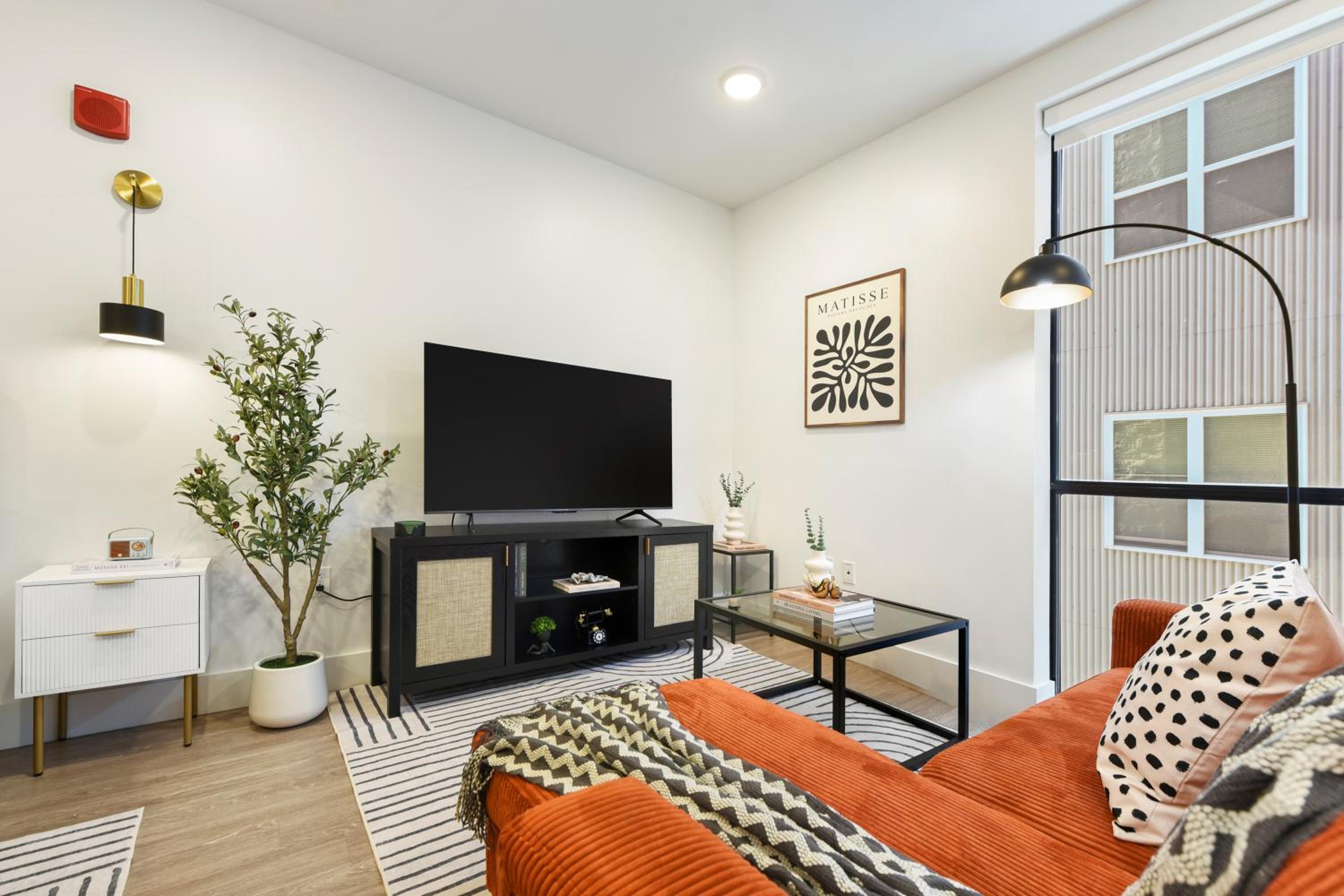 LUX Studio King Bed Free Parking PITT CMU