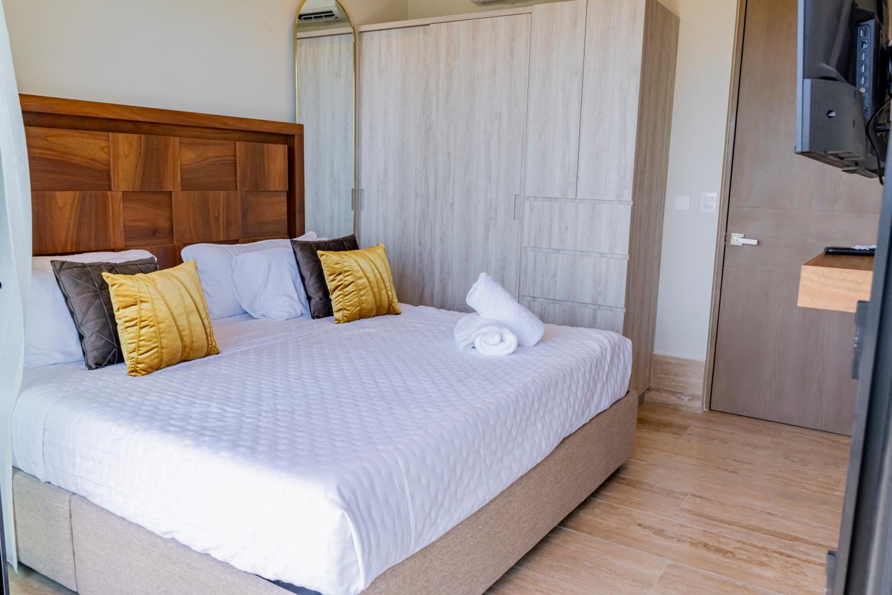 Distrito Morelos by Andiani Travel