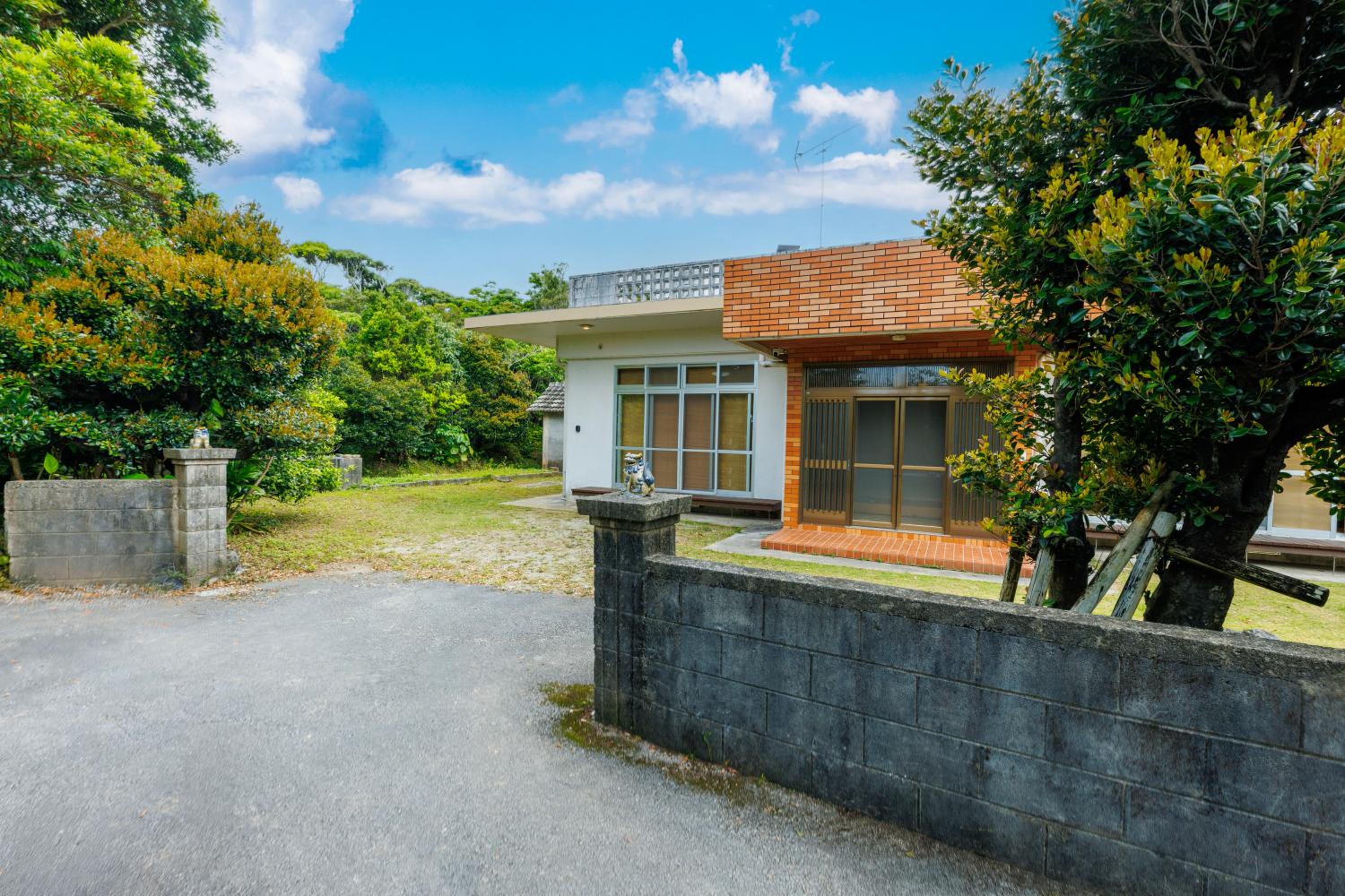 Grandmas House 山の宿はジャングリアすぐ近くで炭でBBQ可能
