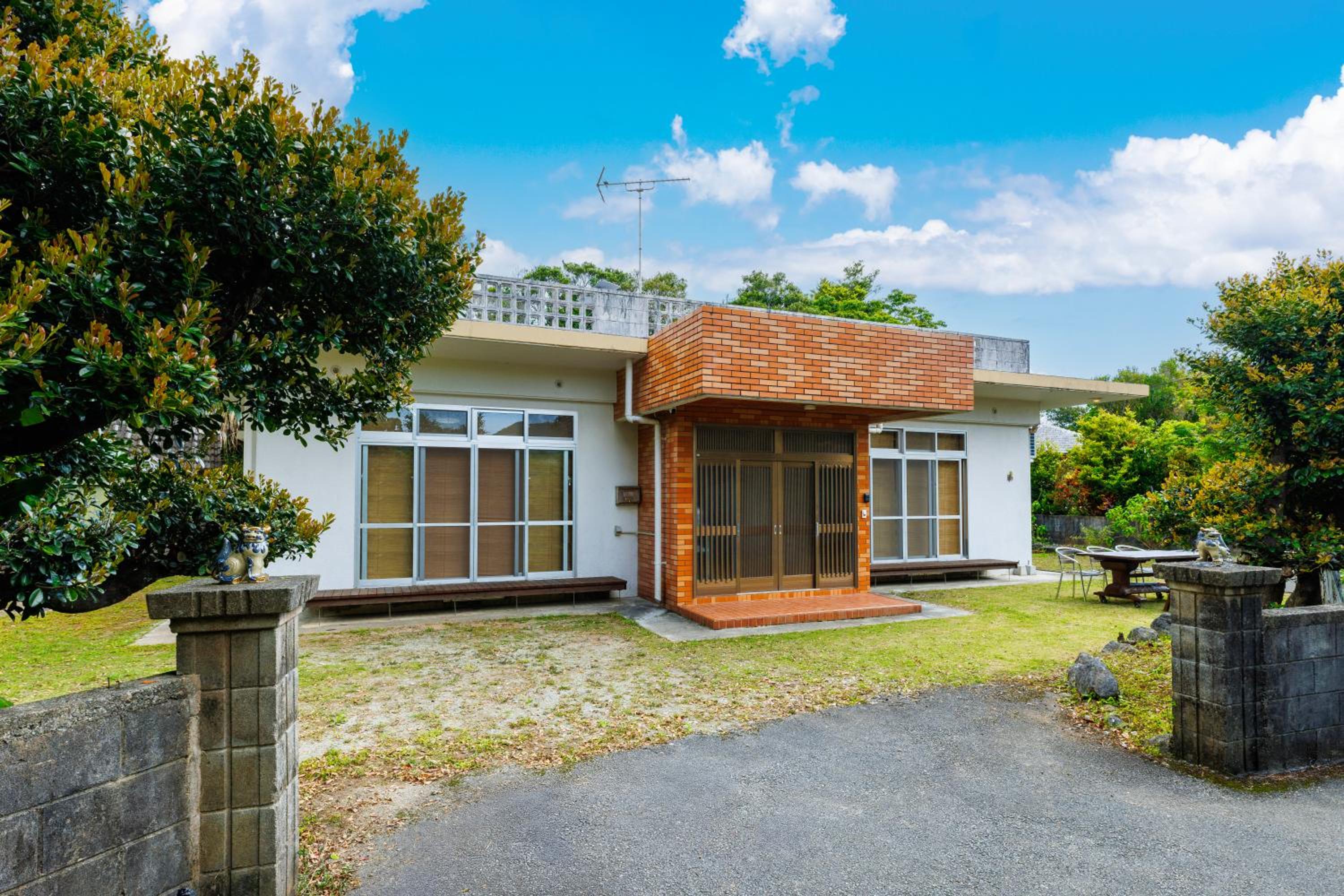 Grandmas House 山の宿はジャングリアすぐ近くで炭でBBQ可能