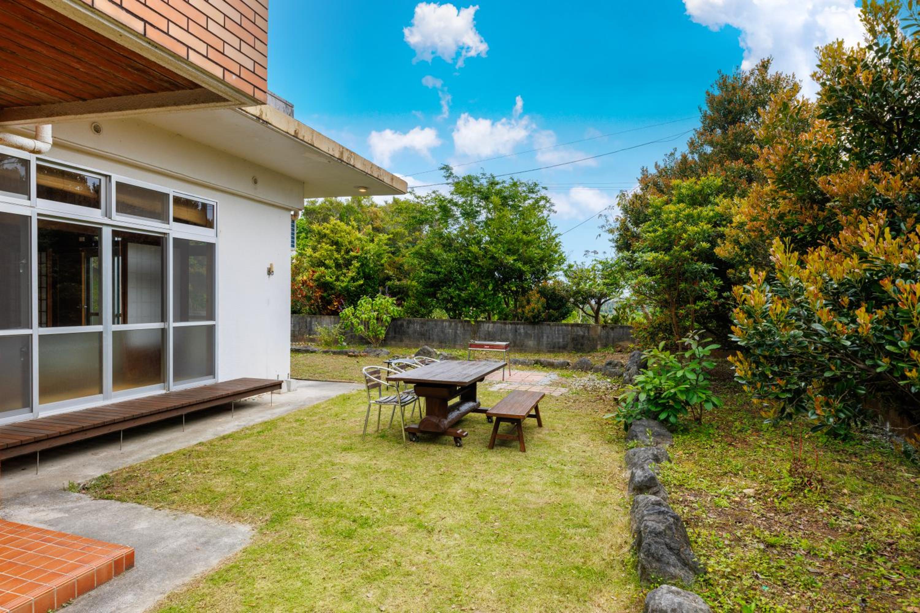 Grandmas House 山の宿はジャングリアすぐ近くで炭でBBQ可能