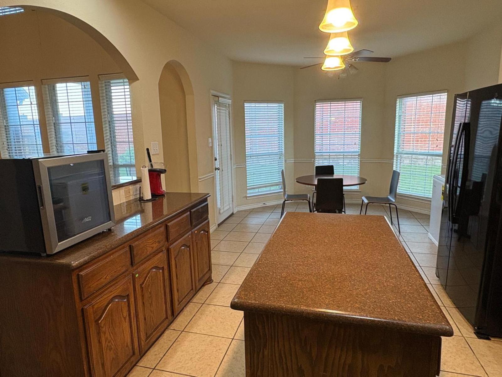 Spacious 4200 sqft - 6 bdrms 4 bath - Gym - Pets OK Near PGA - Universal KIDS - Star Frisco