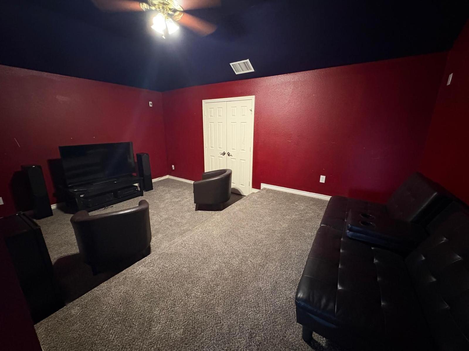 Spacious 4200 sqft - 6 bdrms 4 bath - Gym - Pets OK Near PGA - Universal KIDS - Star Frisco