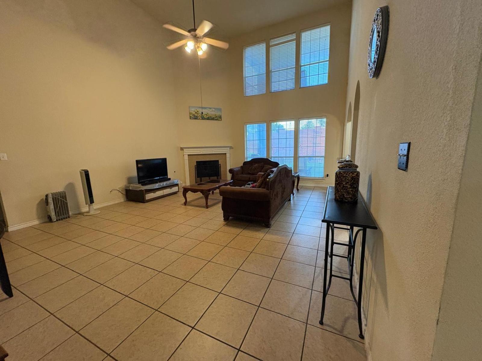 Spacious 4200 sqft - 6 bdrms 4 bath - Gym - Pets OK Near PGA - Universal KIDS - Star Frisco