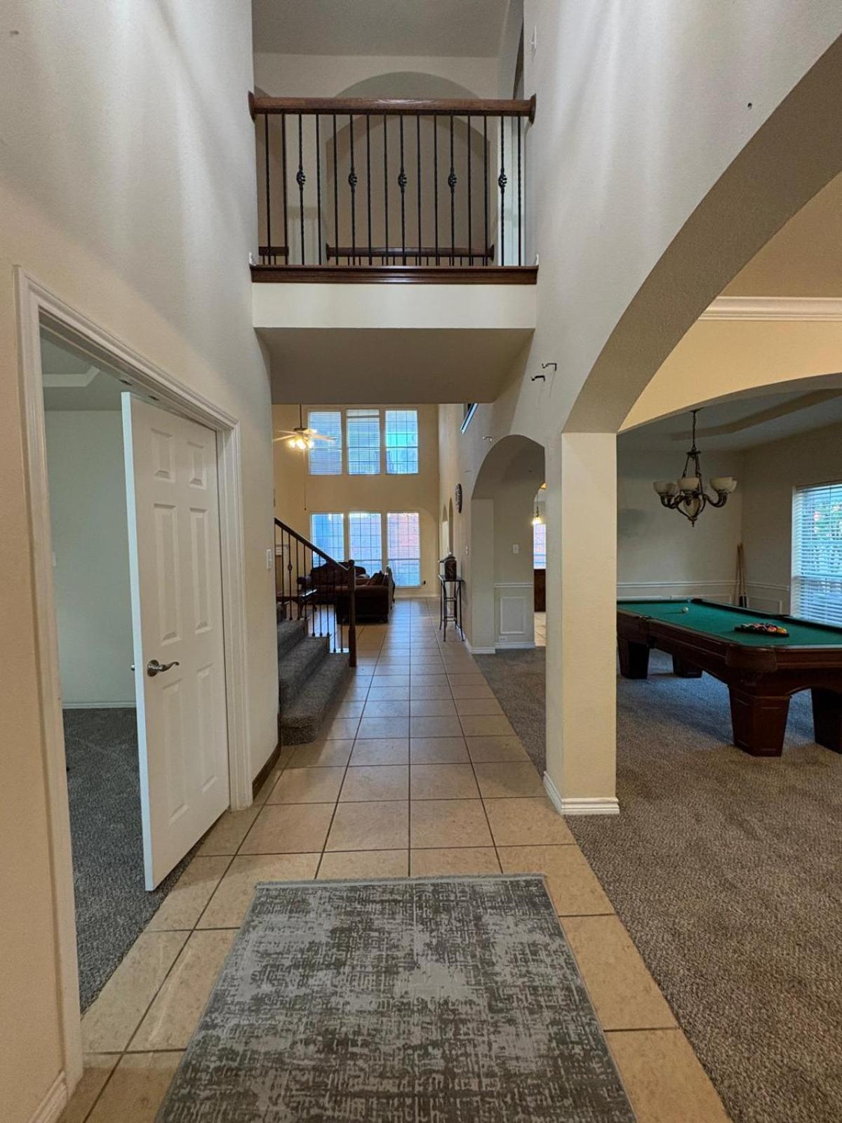 Spacious 4200 sqft - 6 bdrms 4 bath - Gym - Pets OK Near PGA - Universal KIDS - Star Frisco