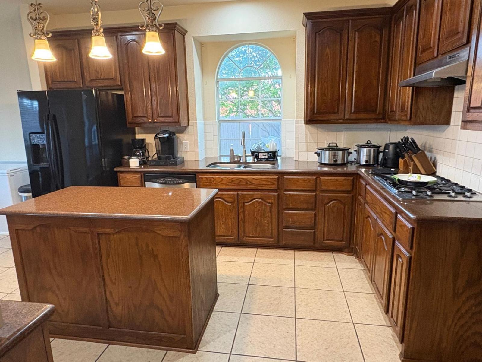 Spacious 4200 sqft - 6 bdrms 4 bath - Gym - Pets OK Near PGA - Universal KIDS - Star Frisco