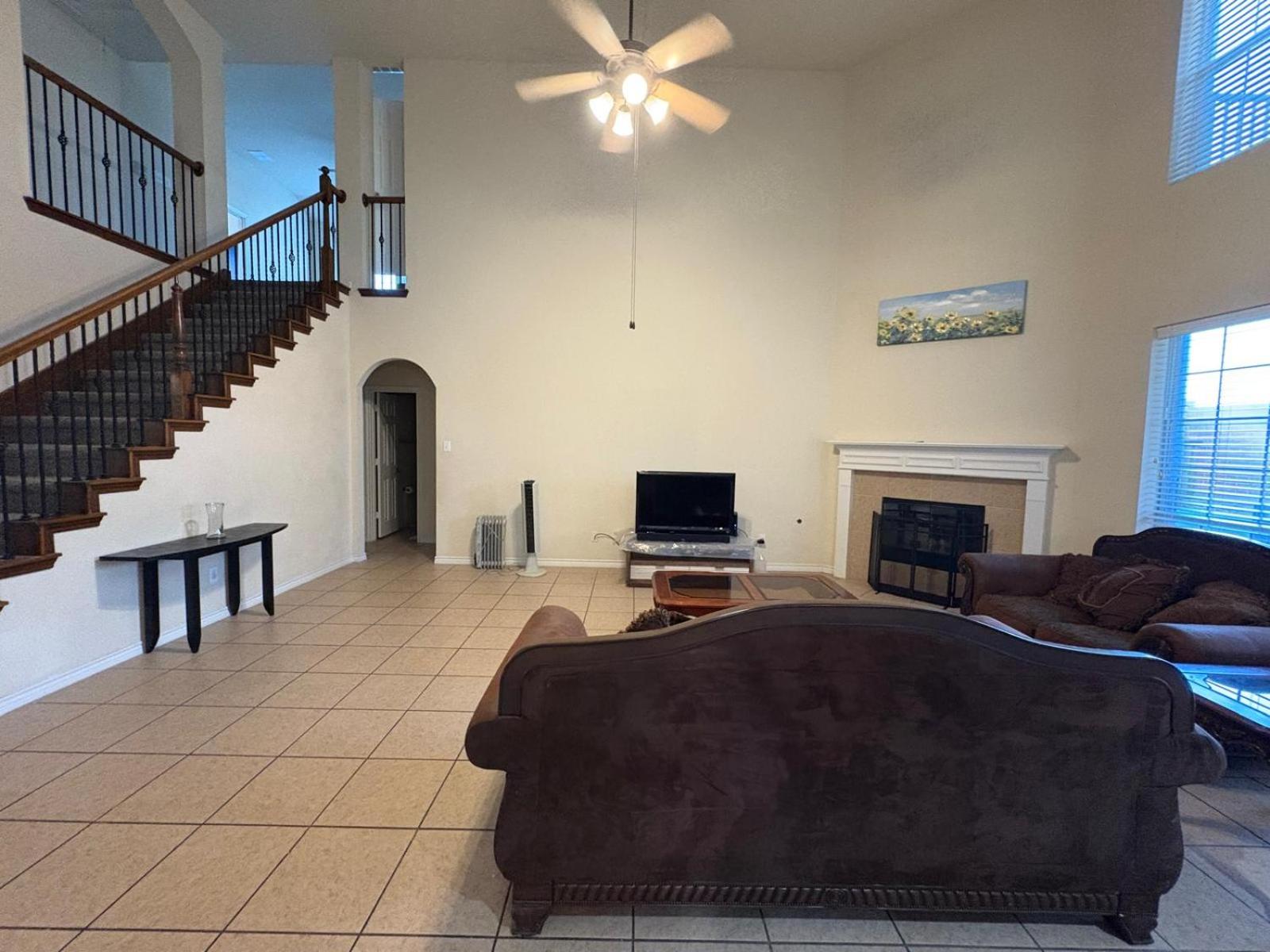 Spacious 4200 sqft - 6 bdrms 4 bath - Gym - Pets OK Near PGA - Universal KIDS - Star Frisco