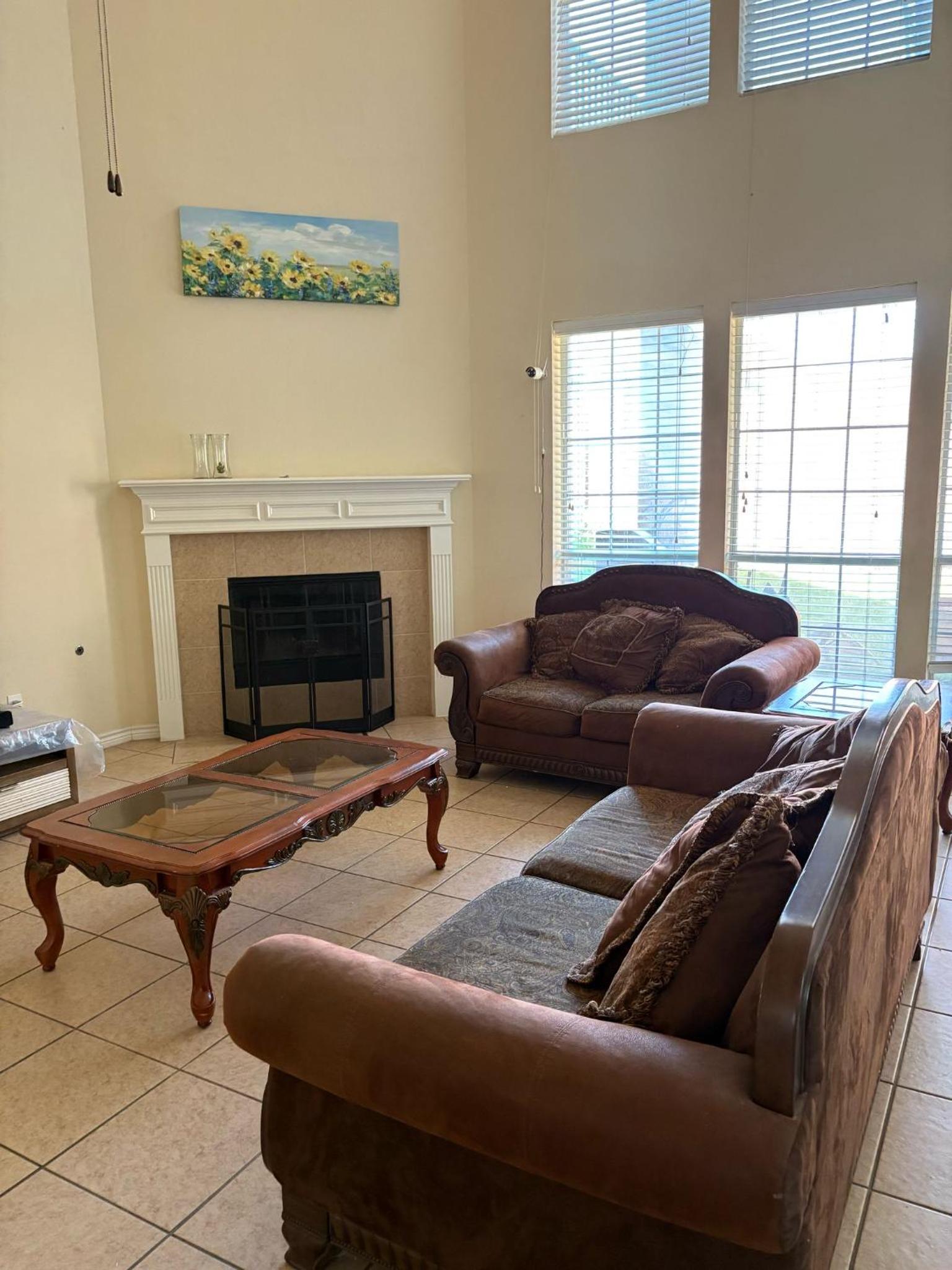 Spacious 4200 sqft - 6 bdrms 4 bath - Gym - Pets OK Near PGA - Universal KIDS - Star Frisco
