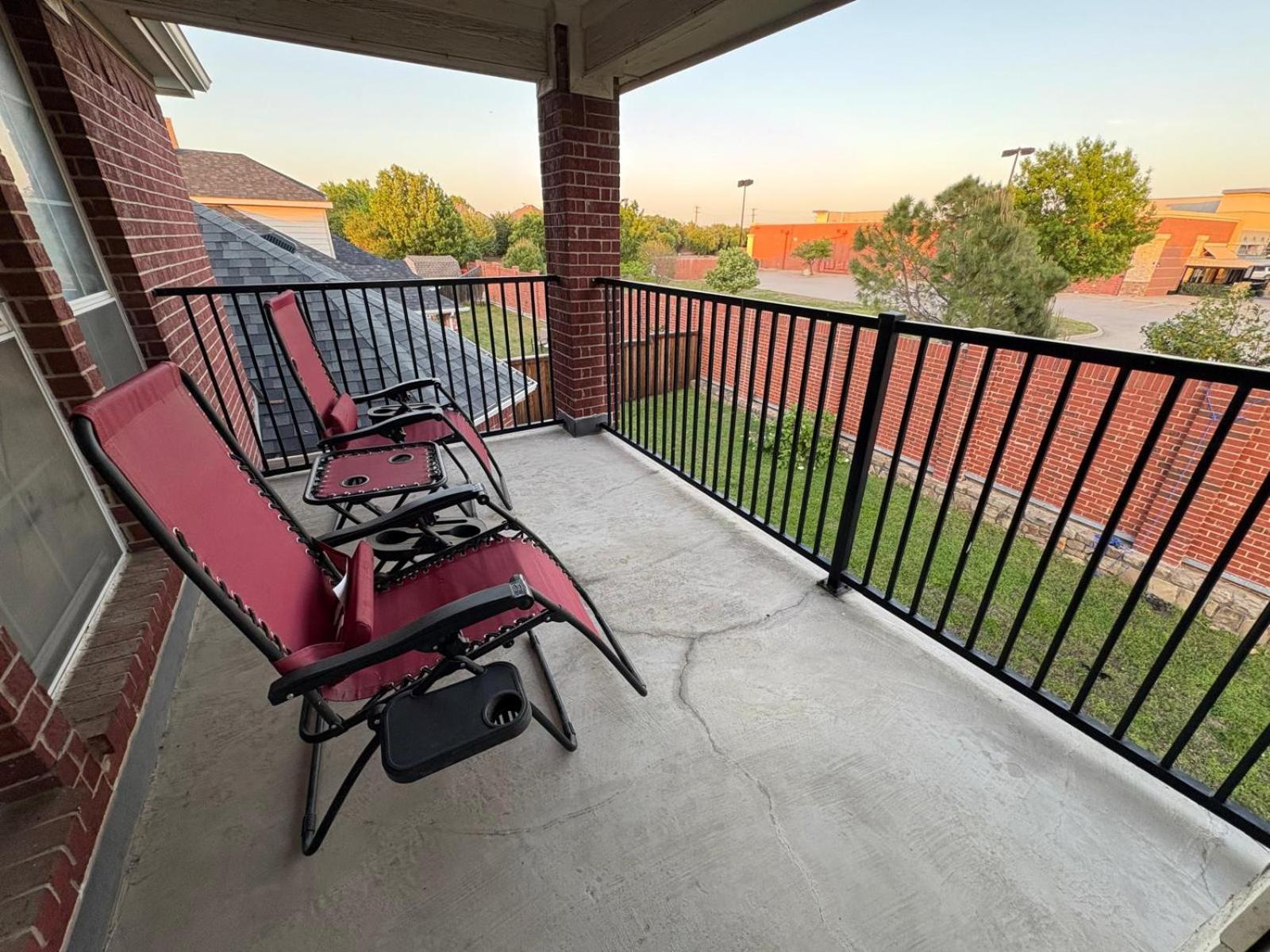 Spacious 4200 sqft - 6 bdrms 4 bath - Gym - Pets OK Near PGA - Universal KIDS - Star Frisco