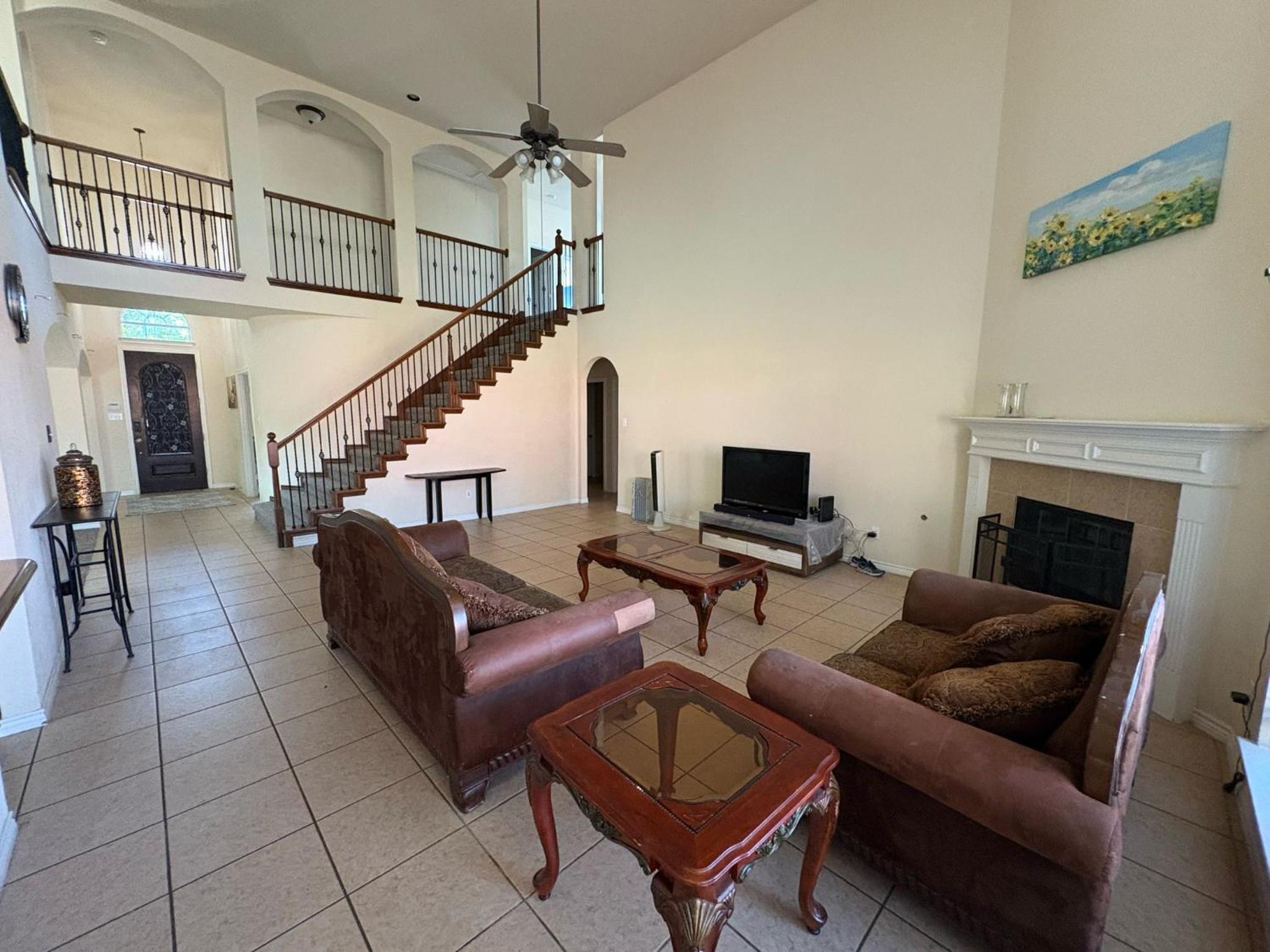 Spacious 4200 sqft - 6 bdrms 4 bath - Gym - Pets OK Near PGA - Universal KIDS - Star Frisco