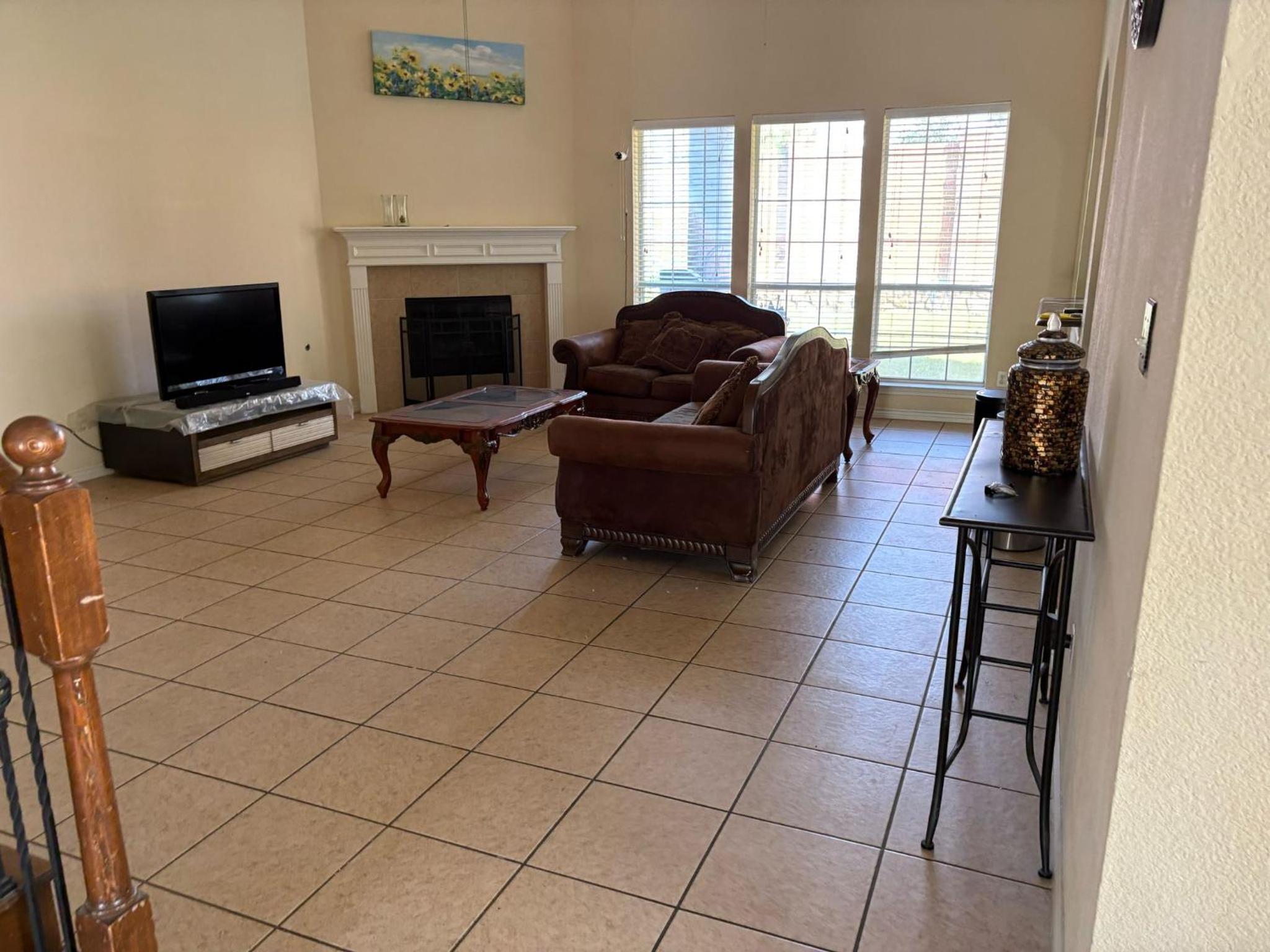 Spacious 4200 sqft - 6 bdrms 4 bath - Gym - Pets OK Near PGA - Universal KIDS - Star Frisco