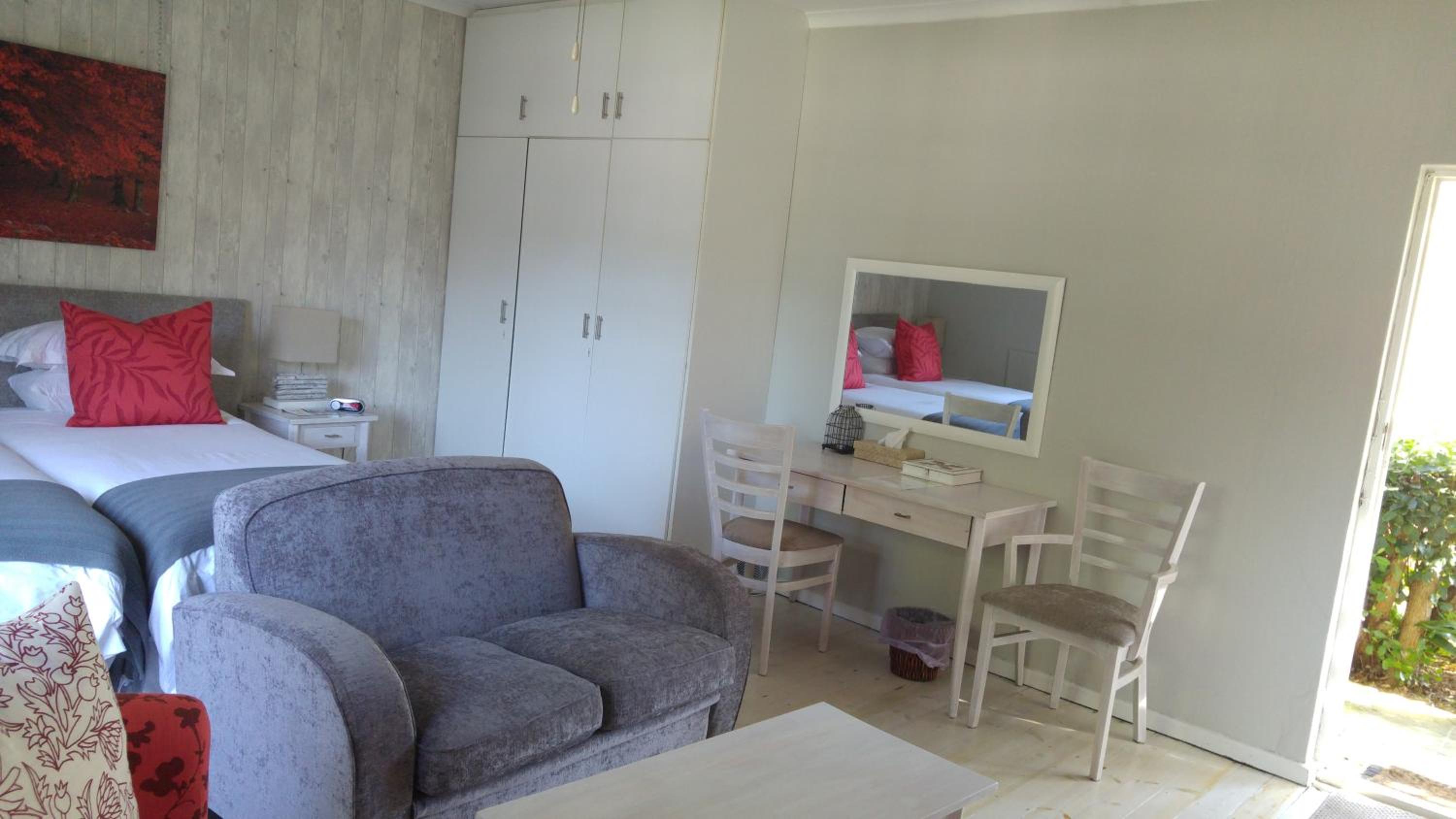 Lodge on Main Guest House and Conference Centre