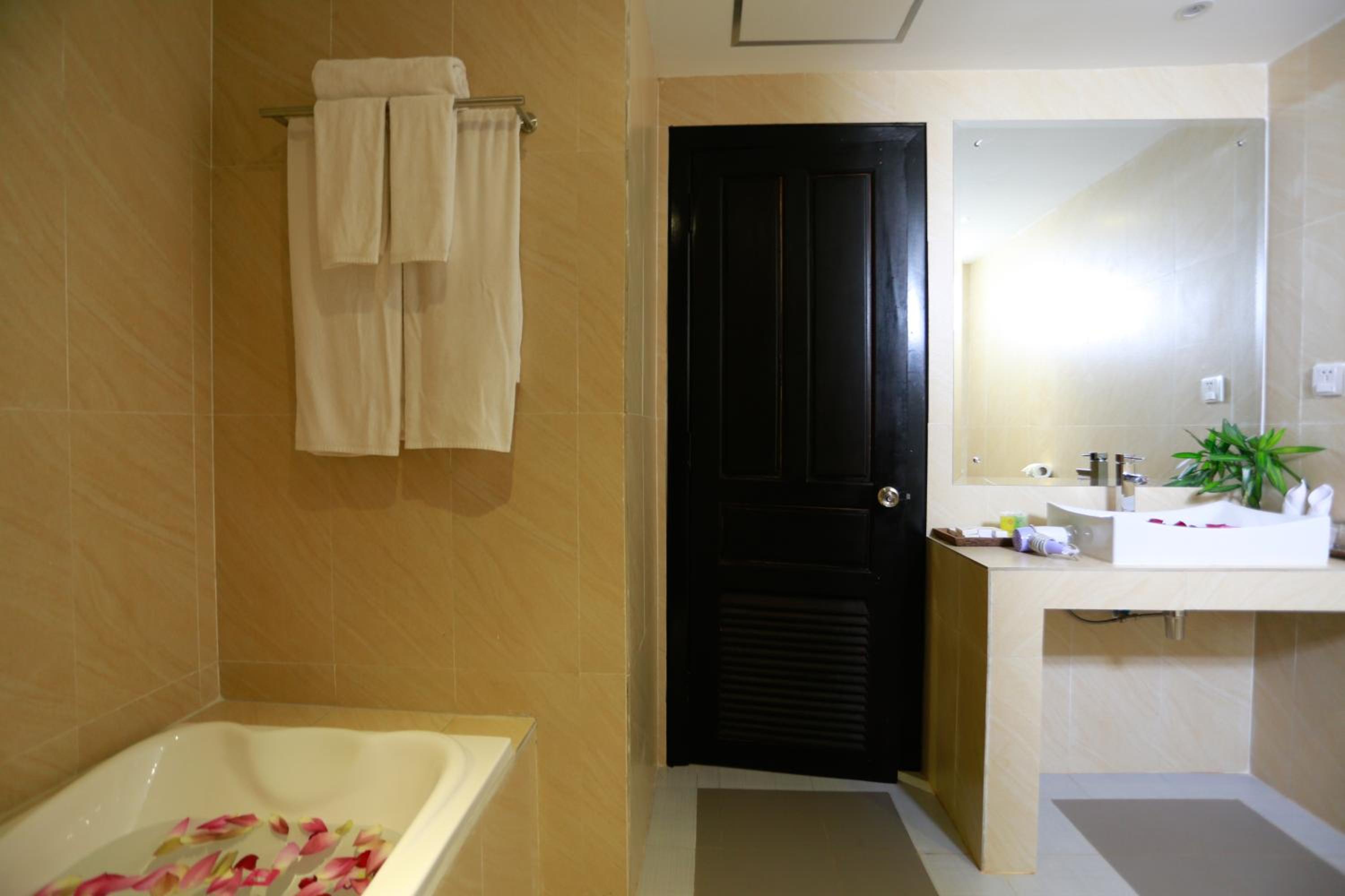 Angkor Home 27
