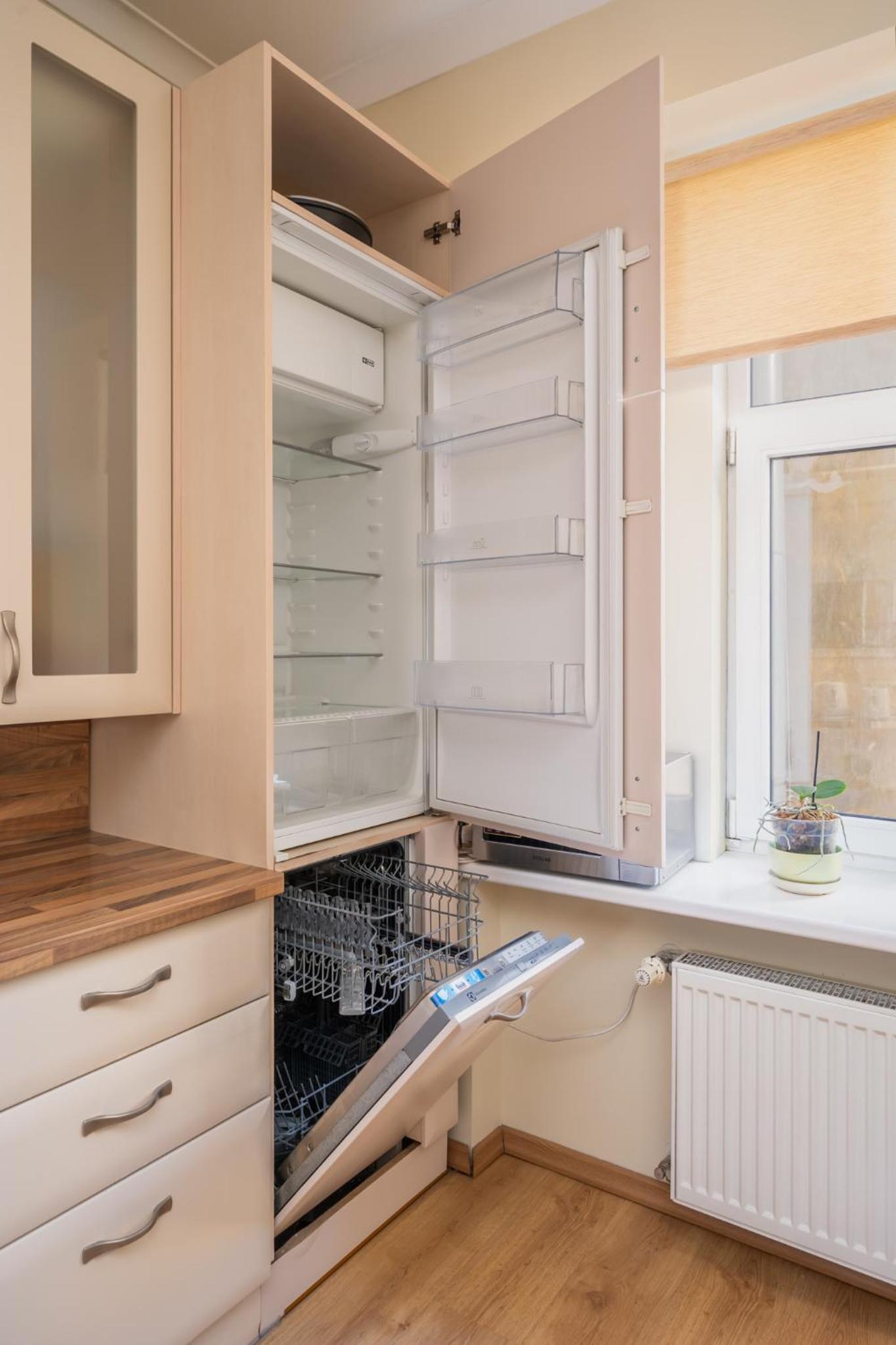 Large 3BR Apartment with Balcony 5 min to Old Town by Tram