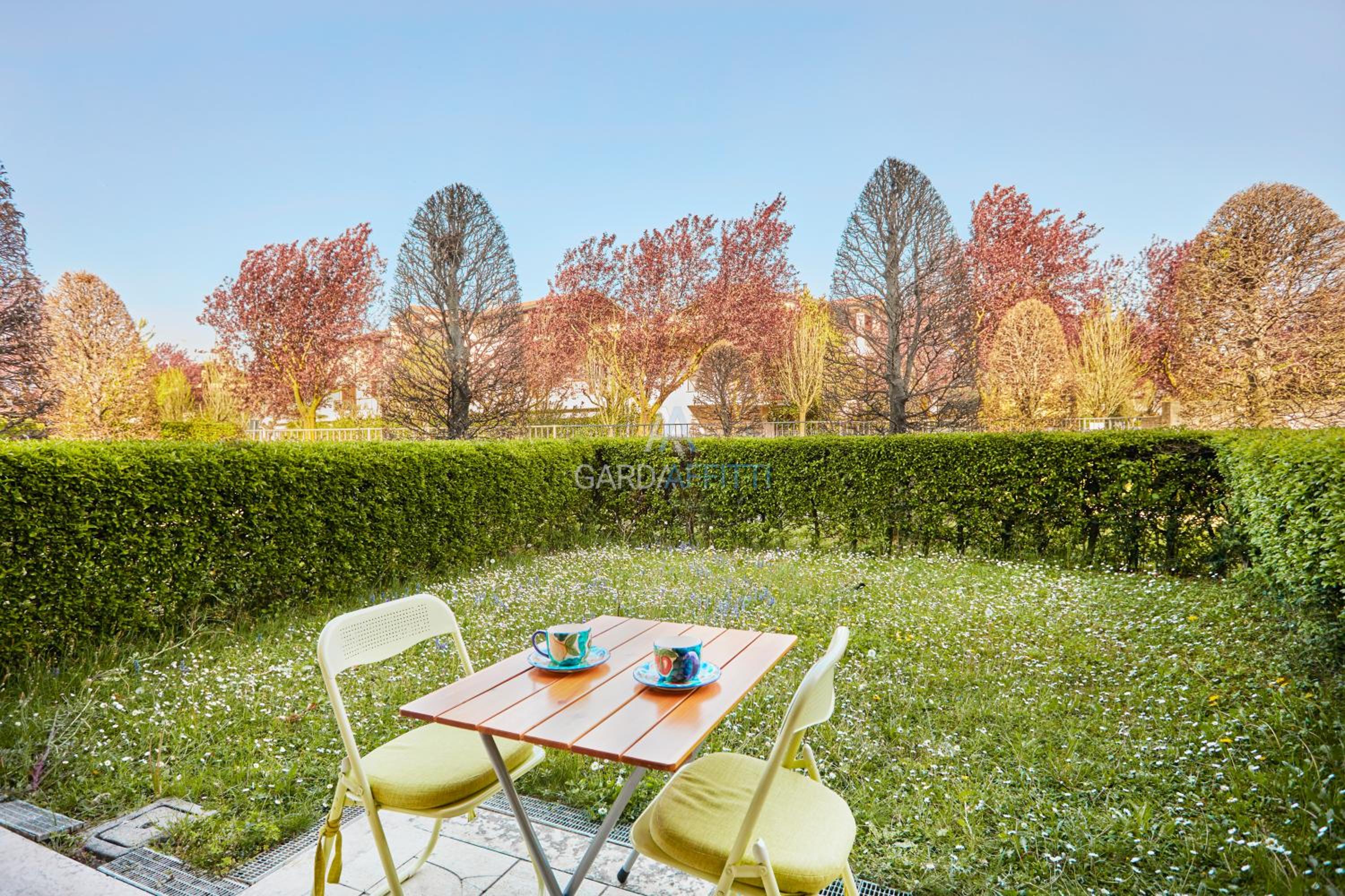 Pegaso Apt - Oasi con Giardino Privato a Sirmione