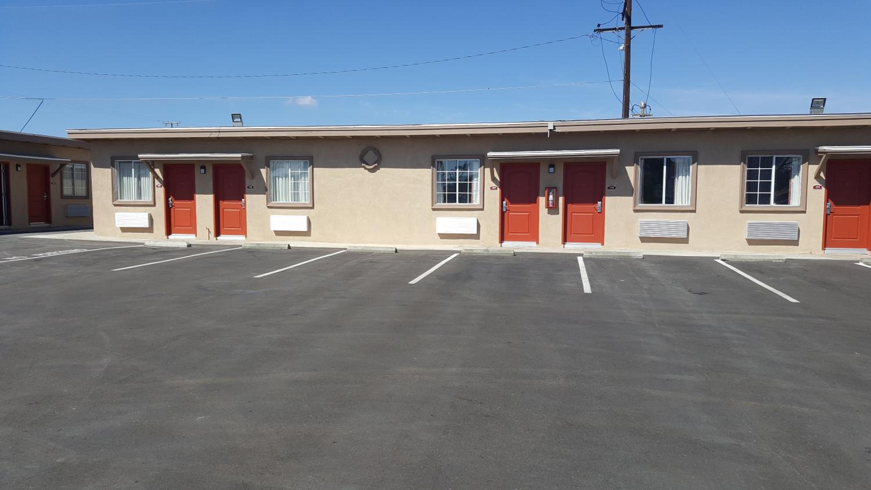 Motel 6 Maple/Main