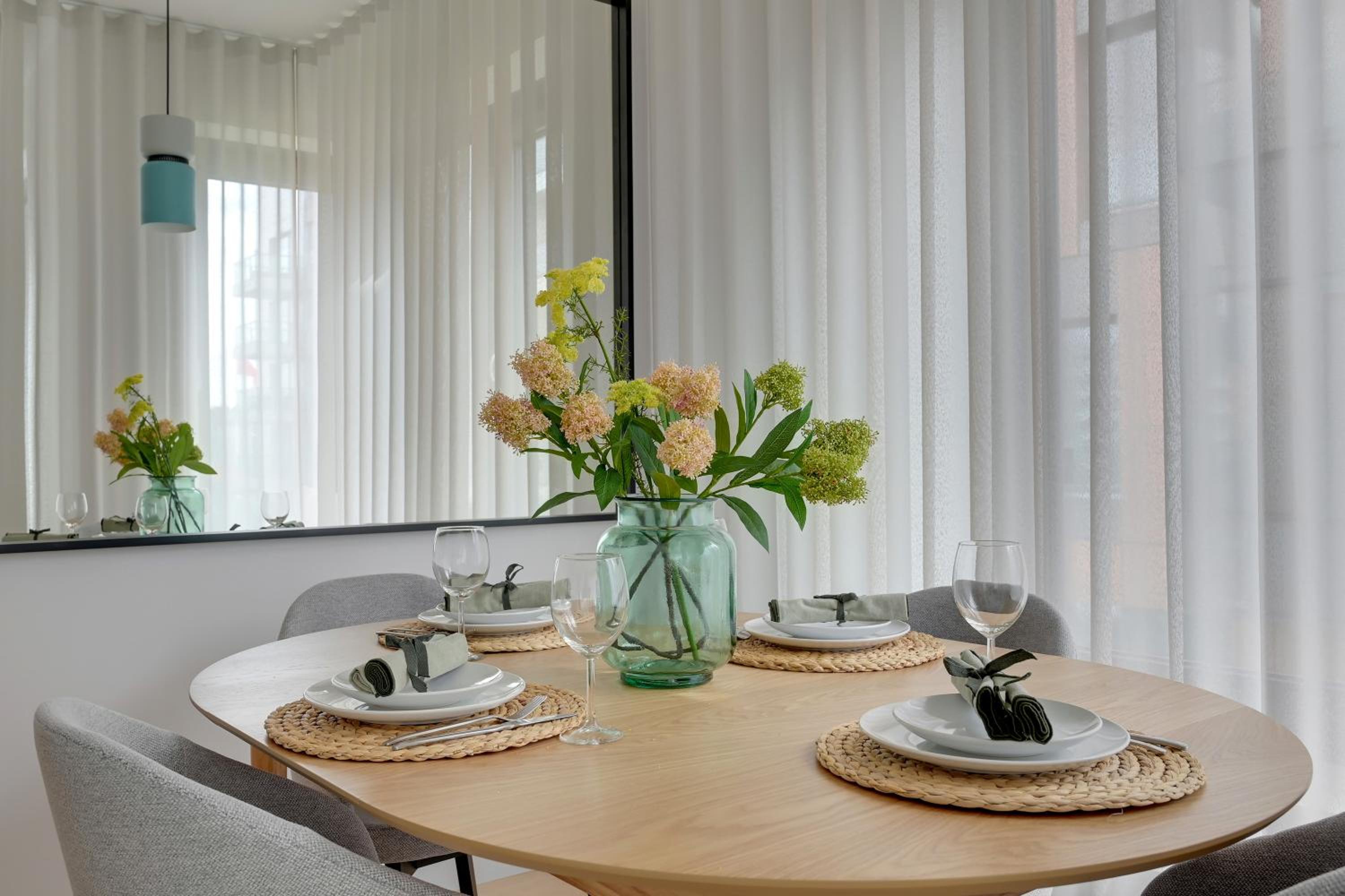 Brabank Riverside Premium Suites & Free Parking by Downtown Apartments