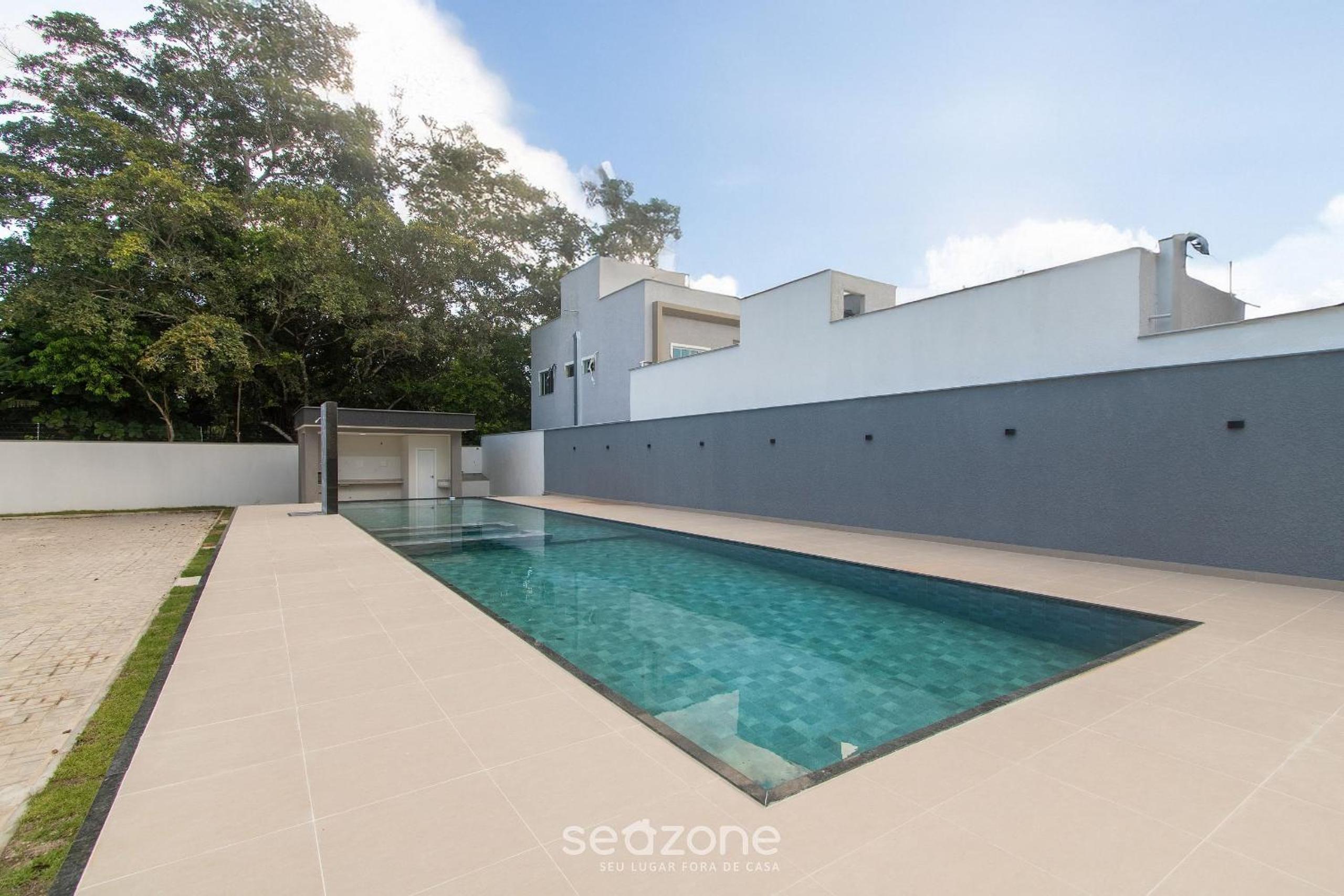 Apartments with swimming pool 700m from Taperapuan Beach NVM0009