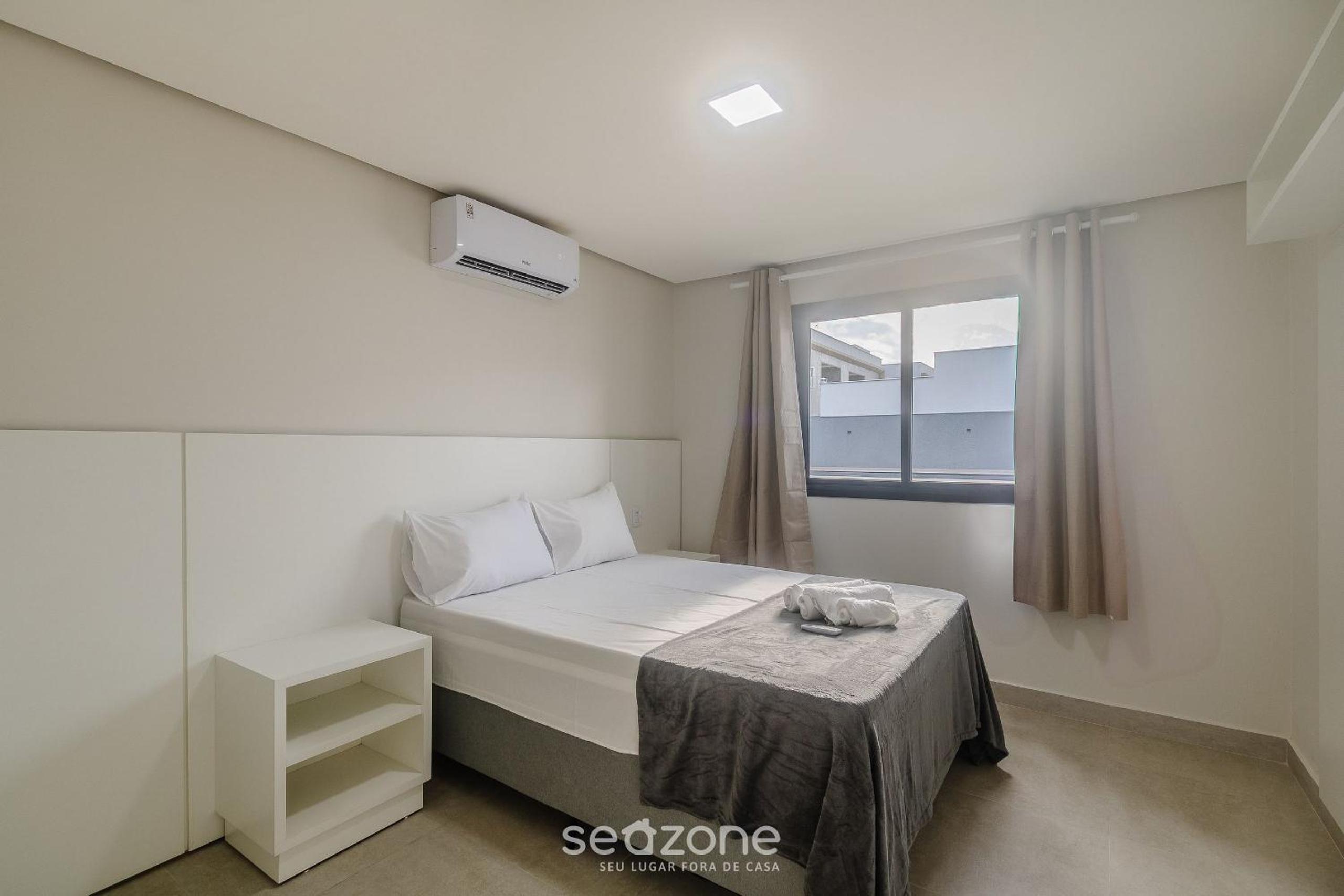 Apartments with swimming pool 700m from Taperapuan Beach NVM0009