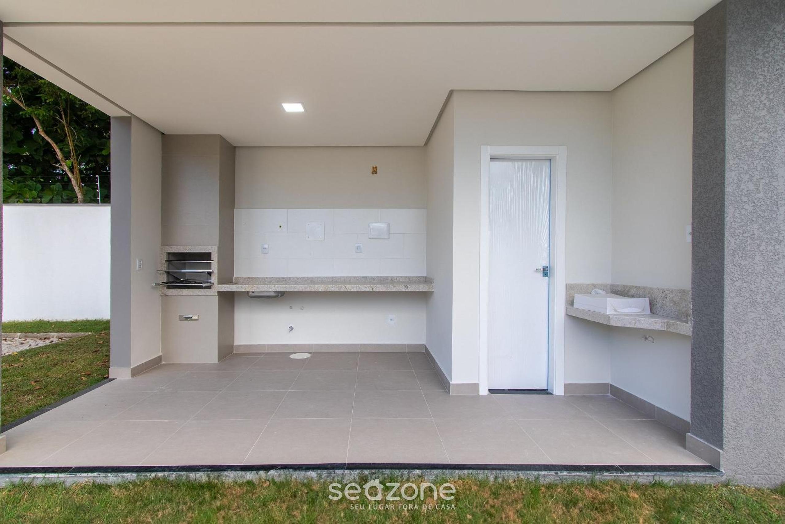 Apartments with swimming pool 700m from Taperapuan Beach NVM0009