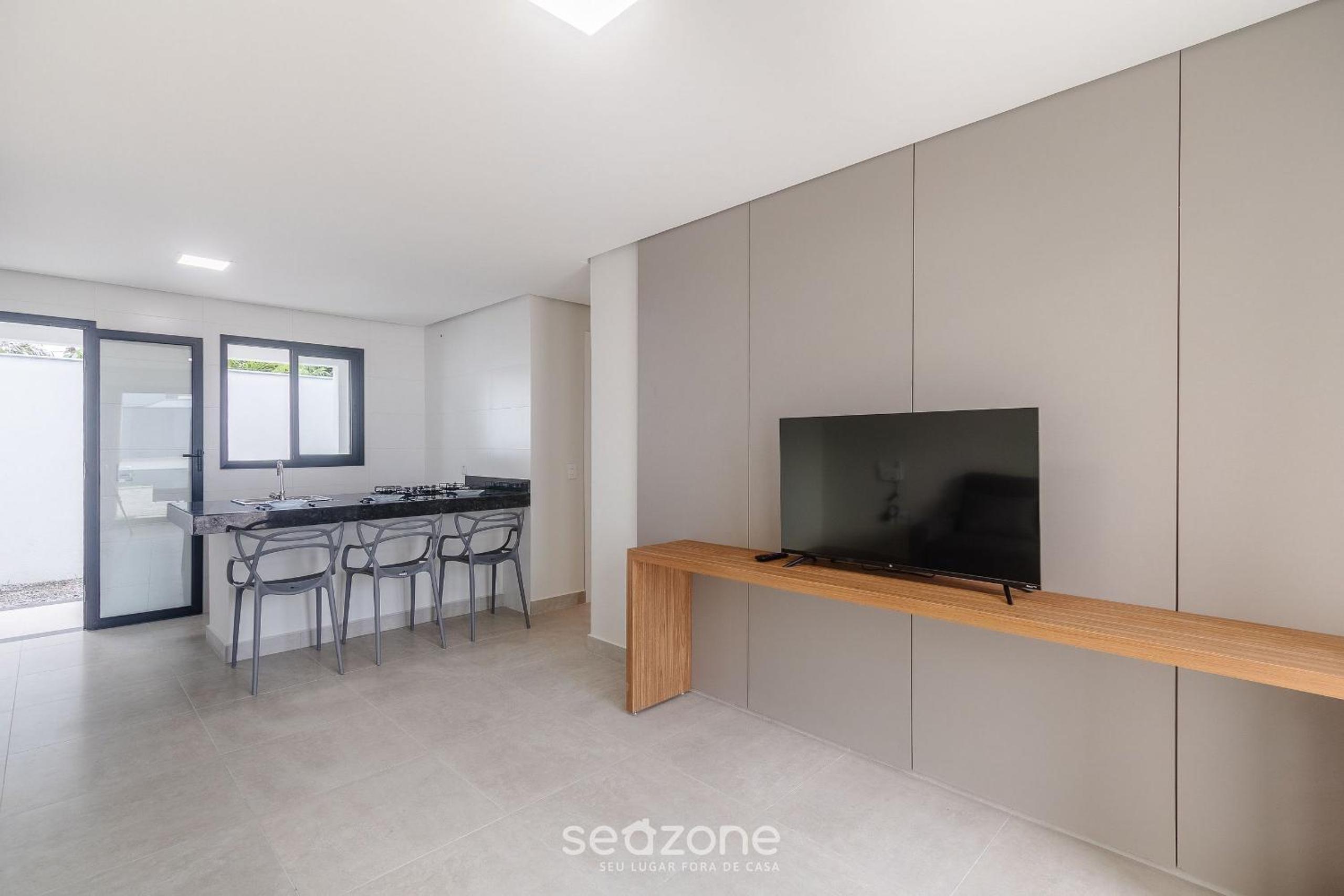 Apartments with swimming pool 700m from Taperapuan Beach NVM0009