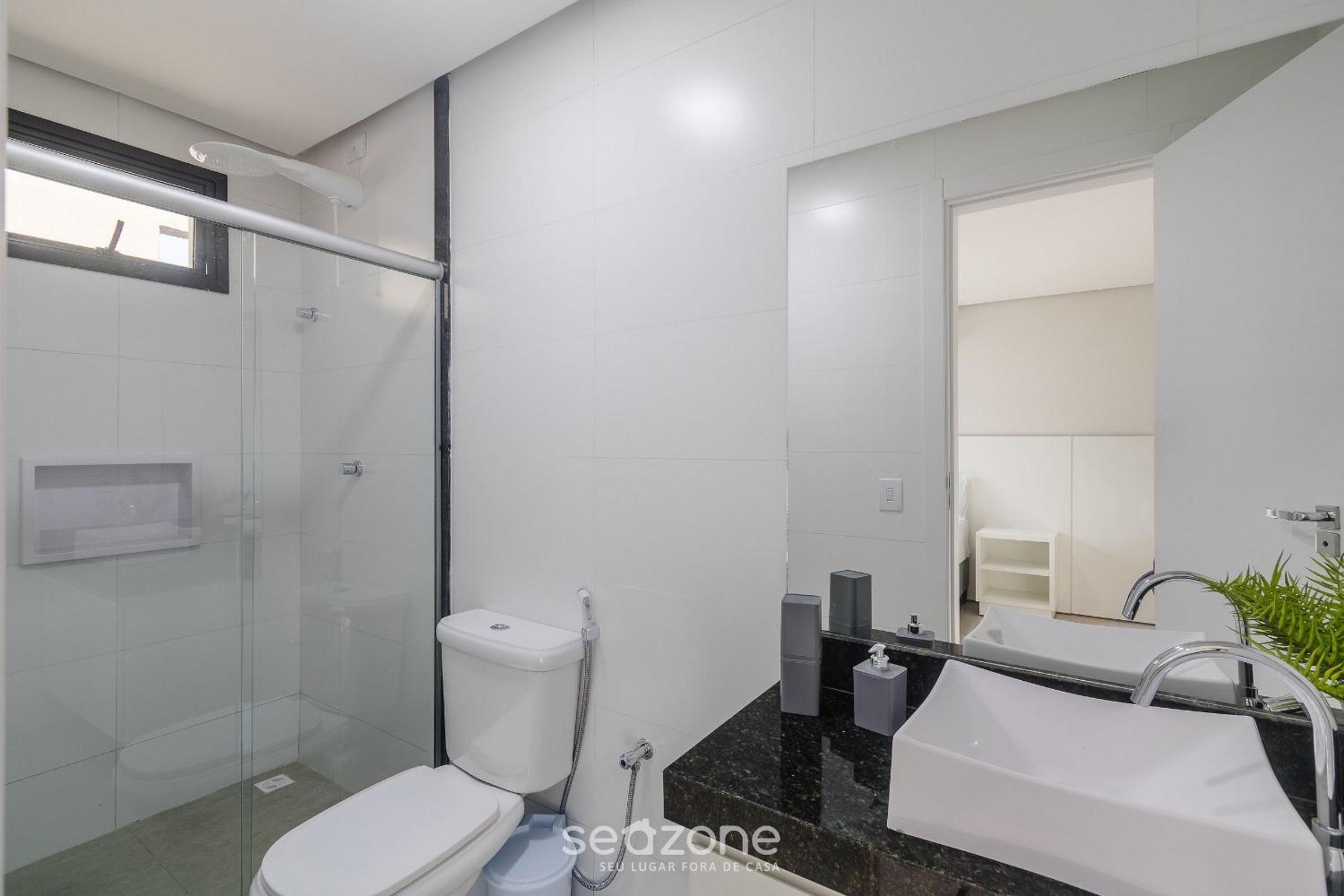 Apartments with swimming pool 700m from Taperapuan Beach NVM0009