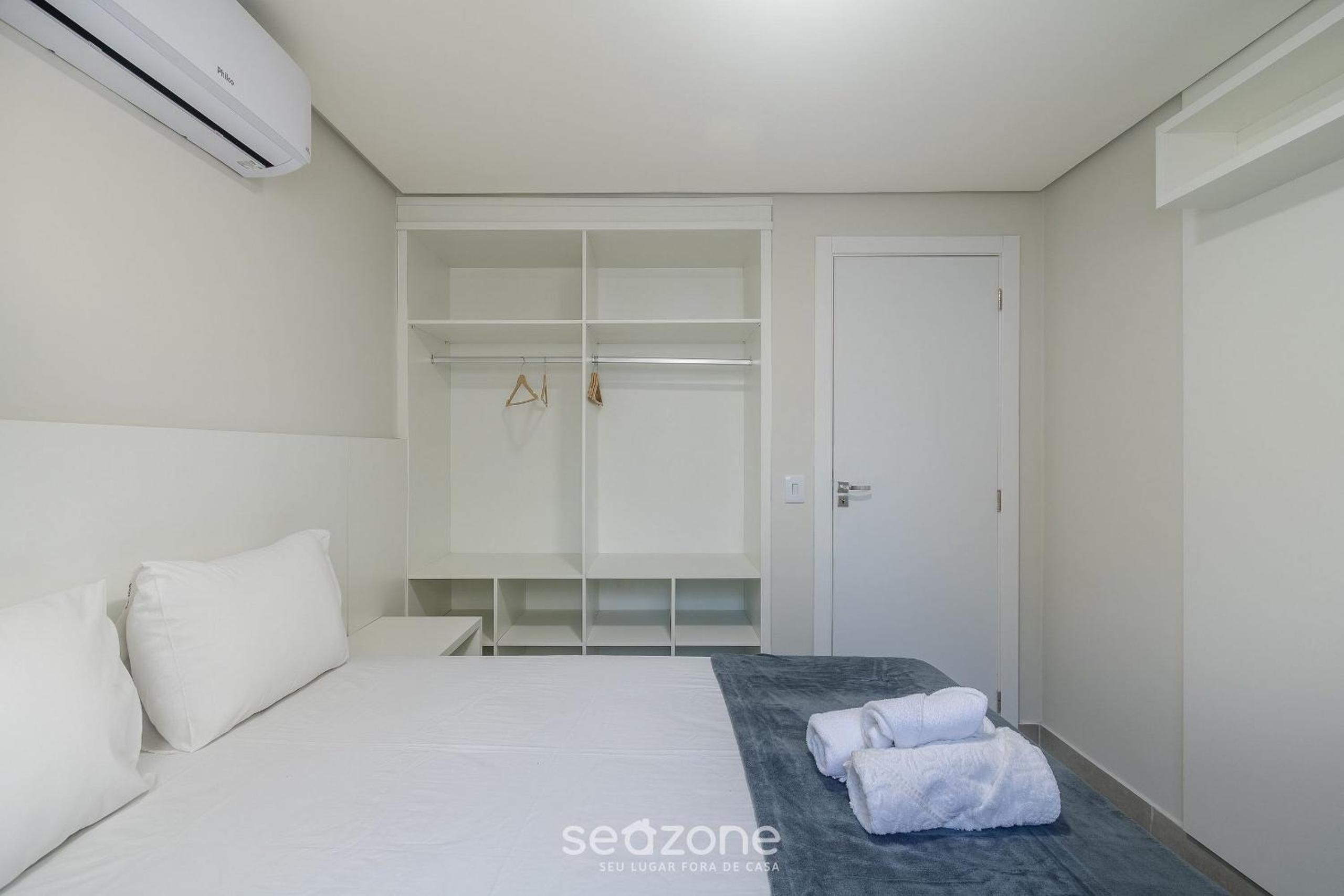 Apartments with swimming pool 700m from Taperapuan Beach NVM0009