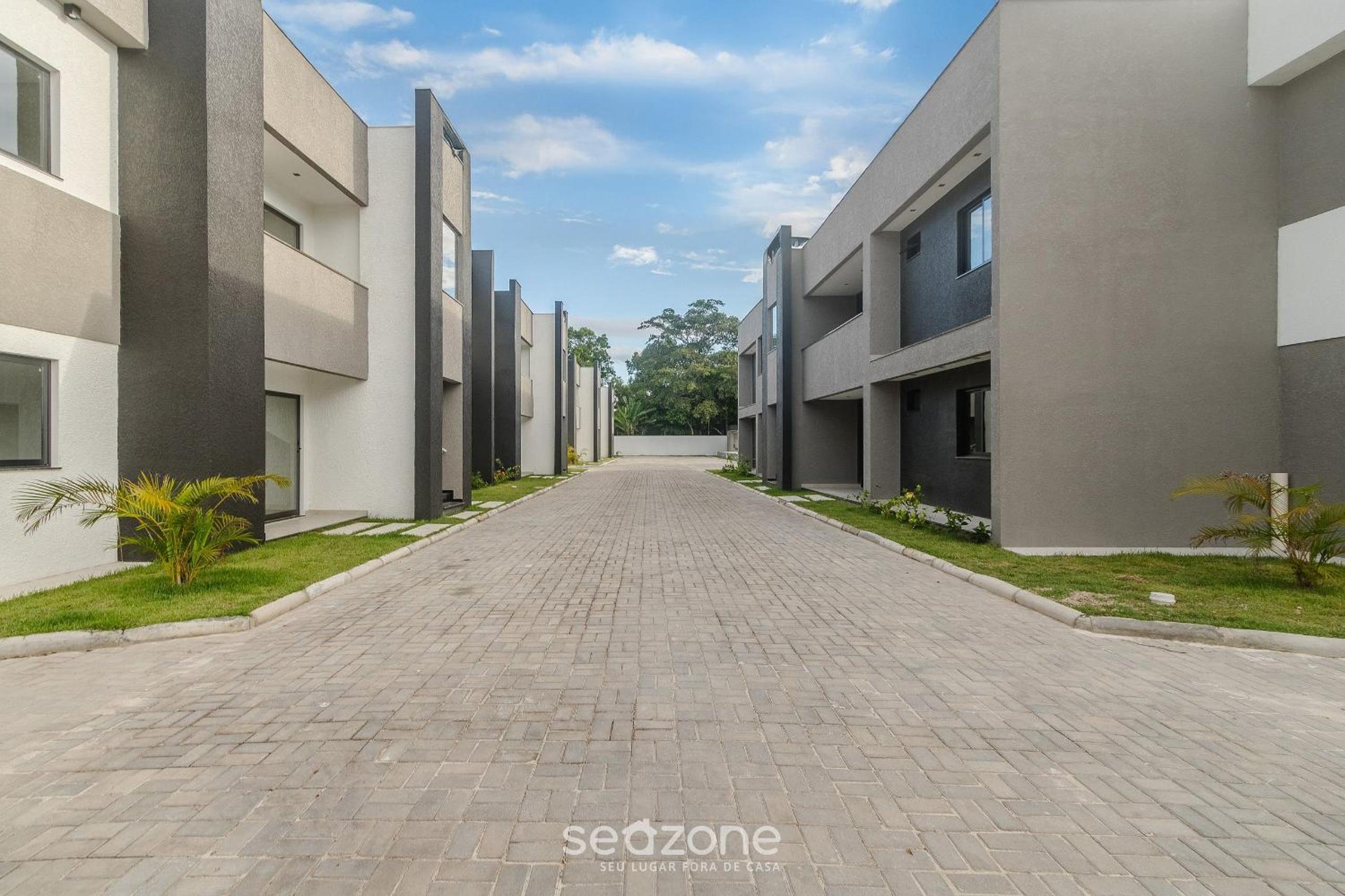 Apartments with swimming pool 700m from Taperapuan Beach NVM0009