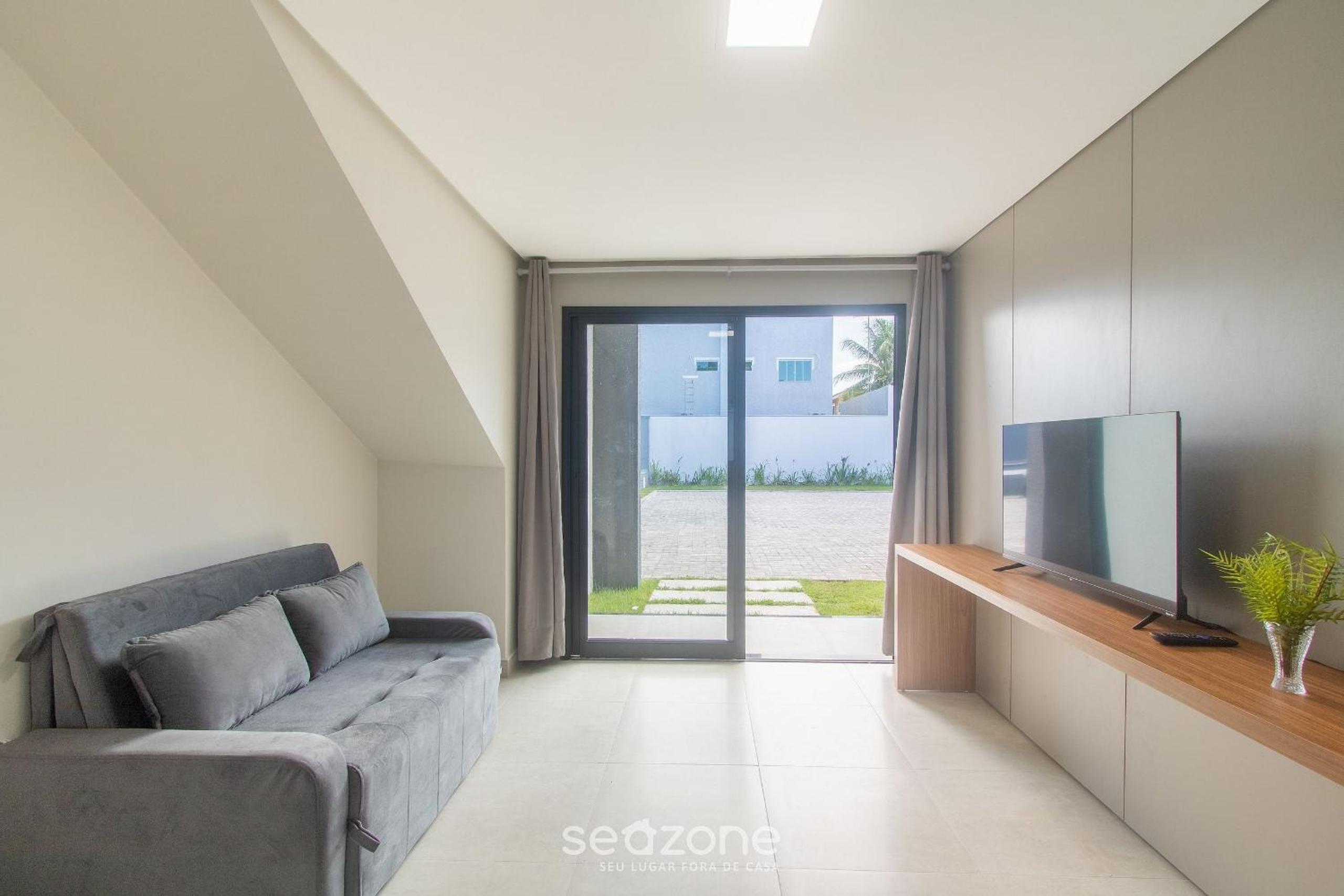 Apartments with swimming pool 700m from Taperapuan Beach NVM0009