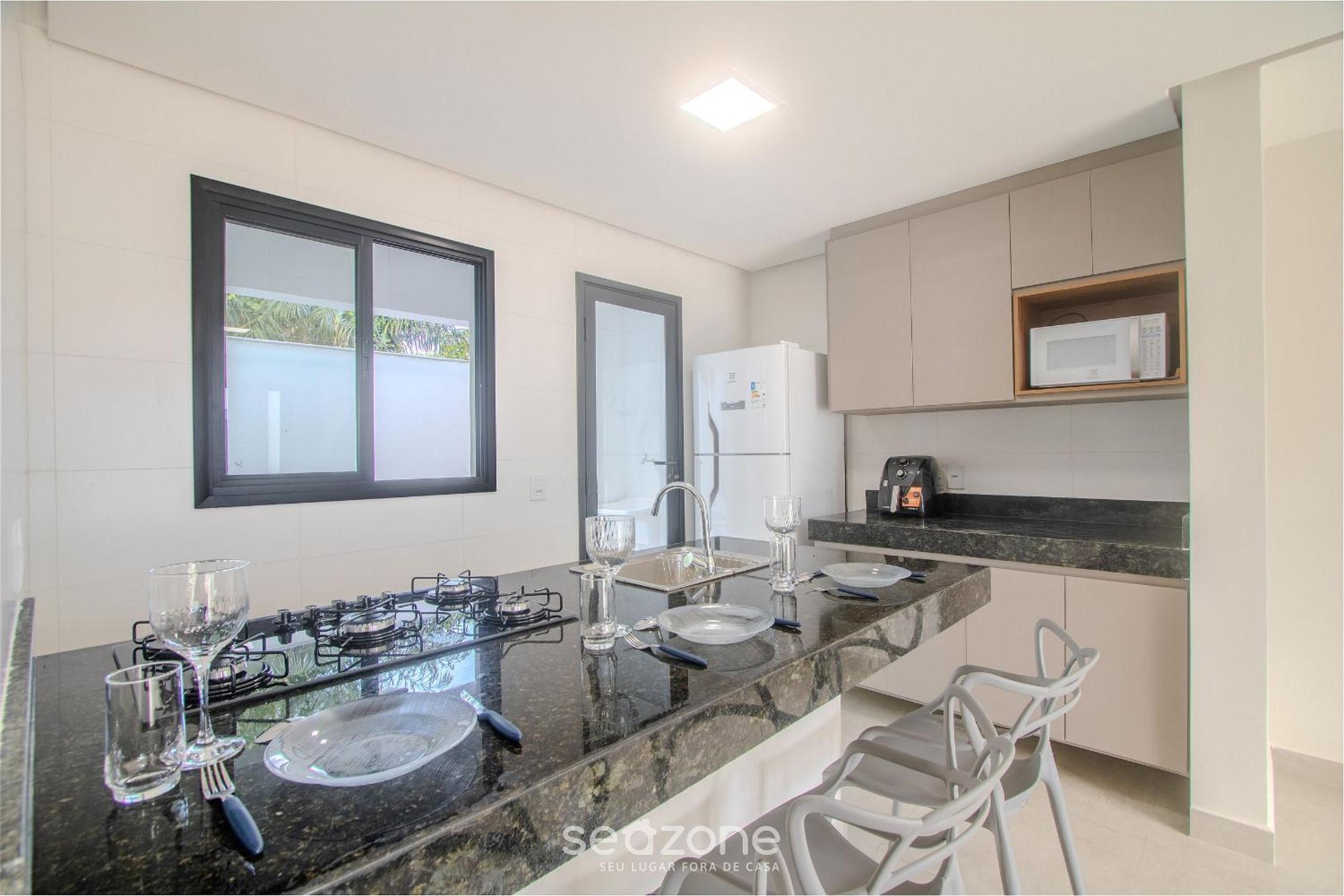 Apartments with swimming pool 700m from Taperapuan Beach NVM0009