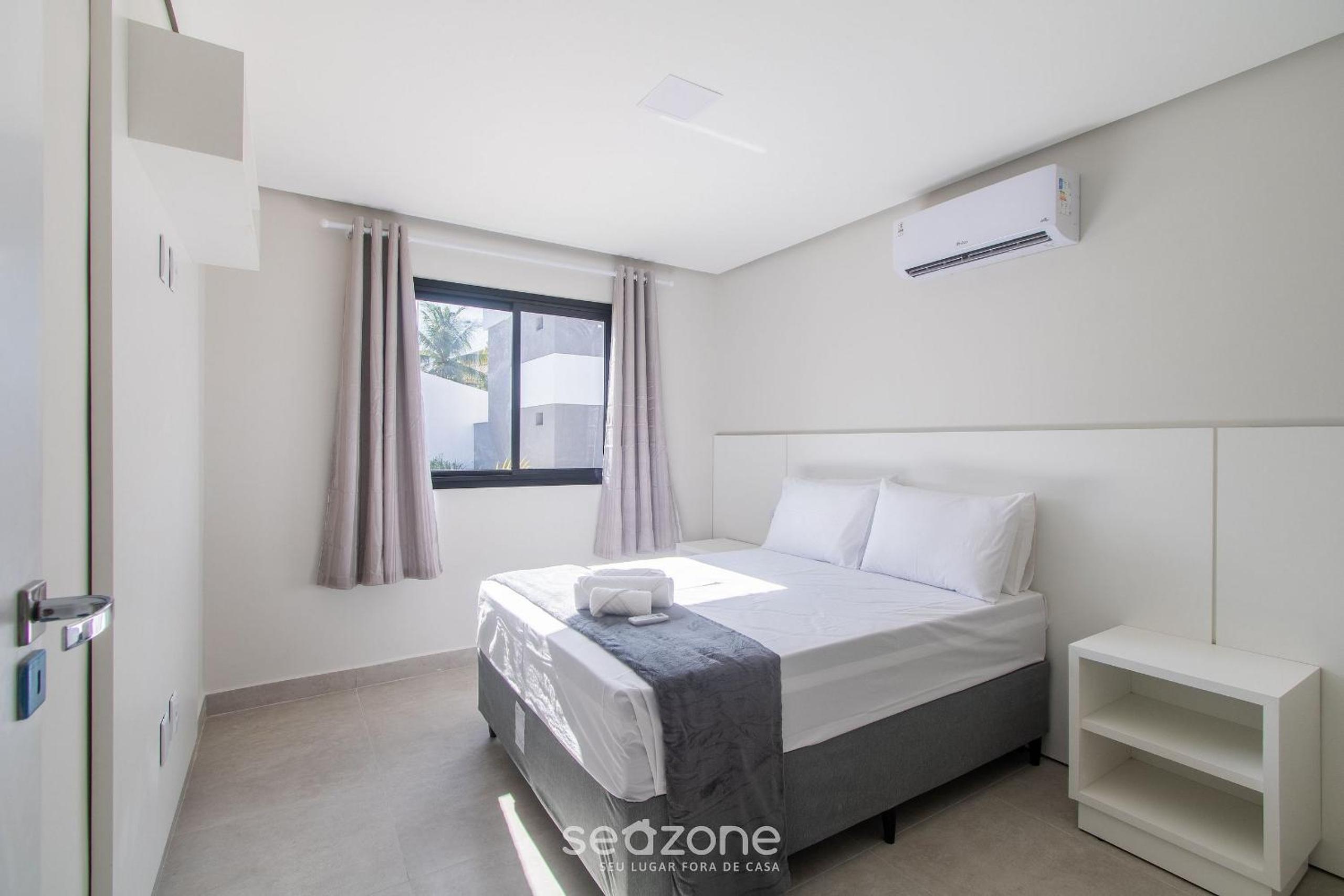 Apartments with swimming pool 700m from Taperapuan Beach NVM0009