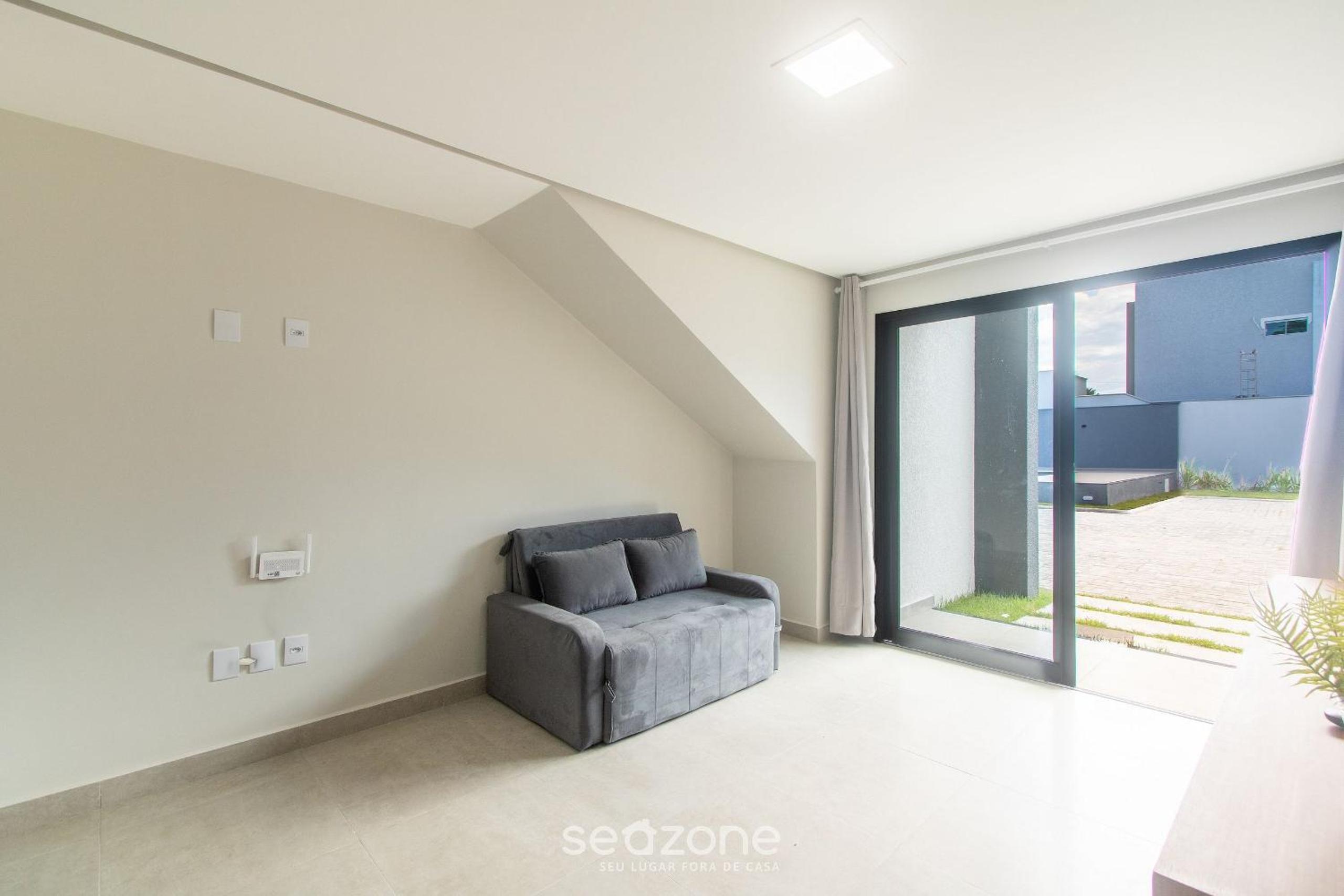 Apartments with swimming pool 700m from Taperapuan Beach NVM0009