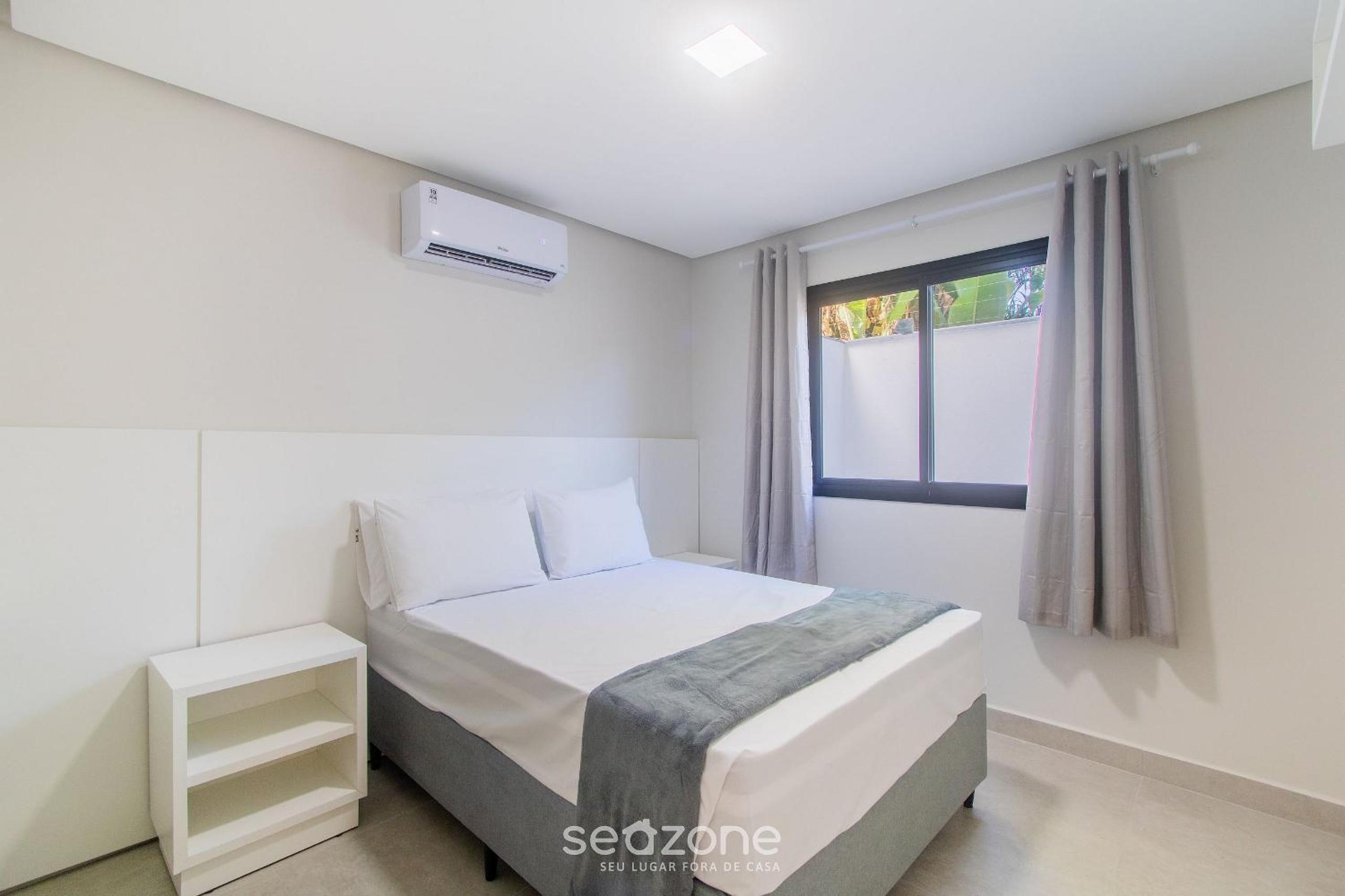 Apartments with swimming pool 700m from Taperapuan Beach NVM0009