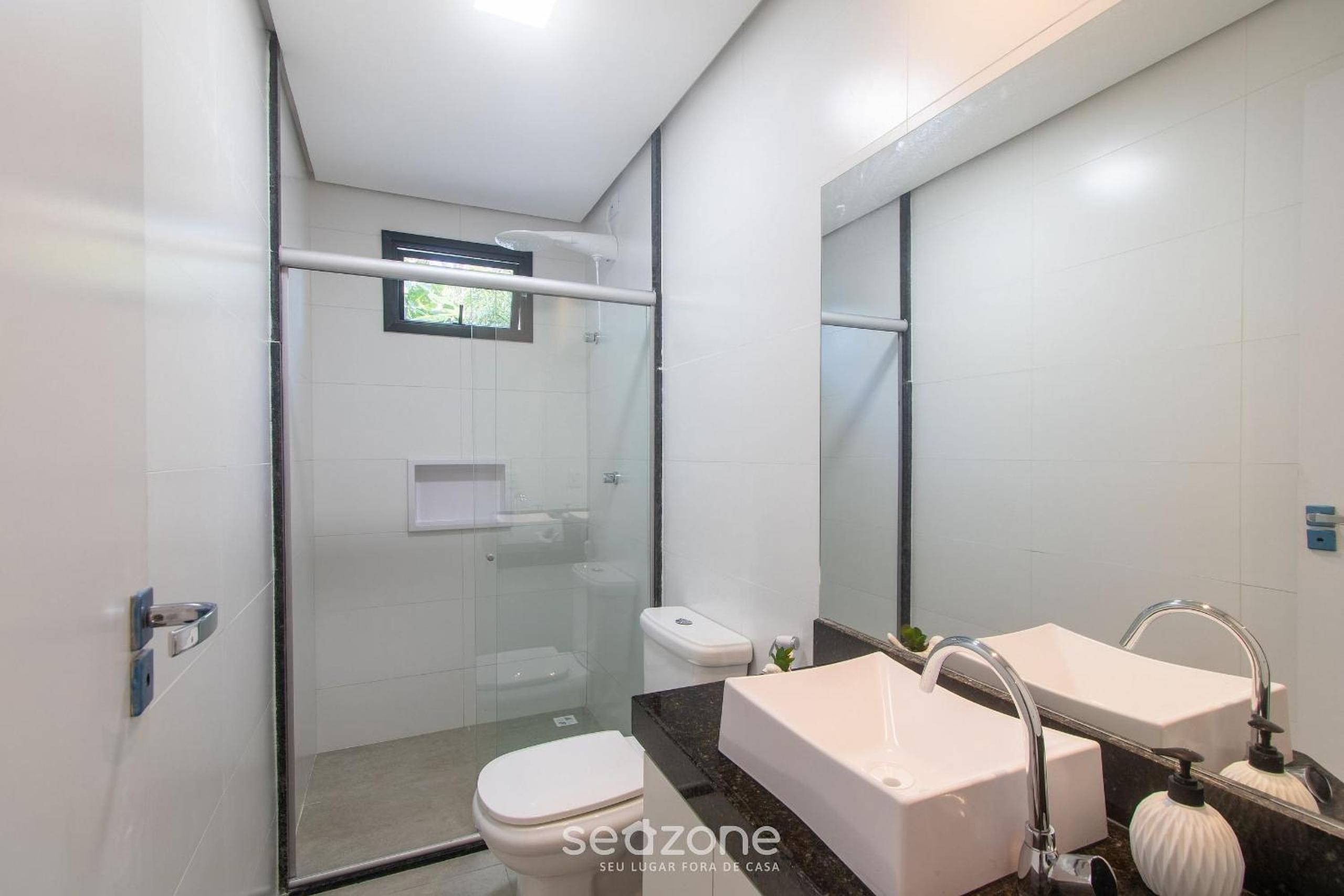 Apartments with swimming pool 700m from Taperapuan Beach NVM0009