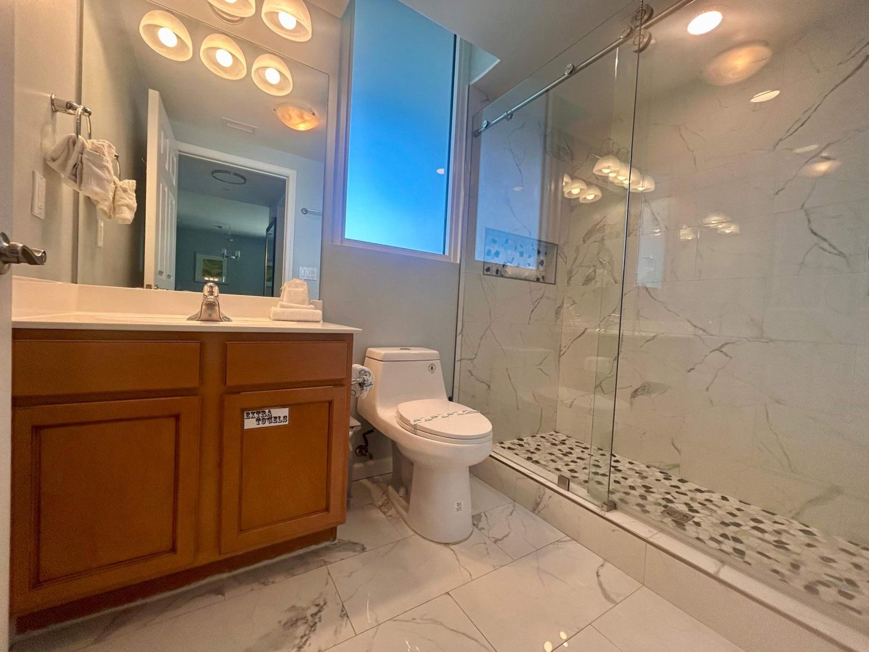 Palms Resort 2 BR King Suite Poolside Shuttle