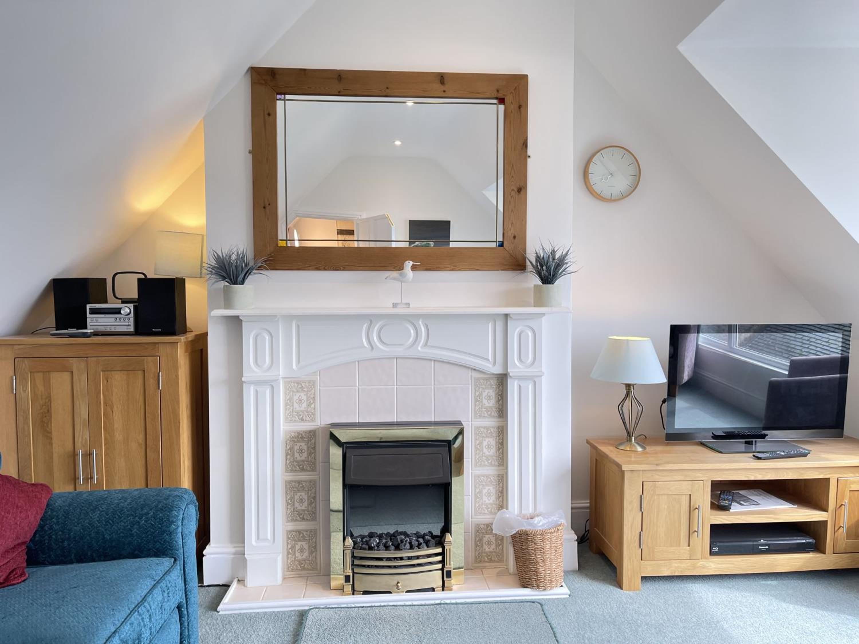 Upper Seaview in the heart of Downalong, Steps from Harbour & Beaches