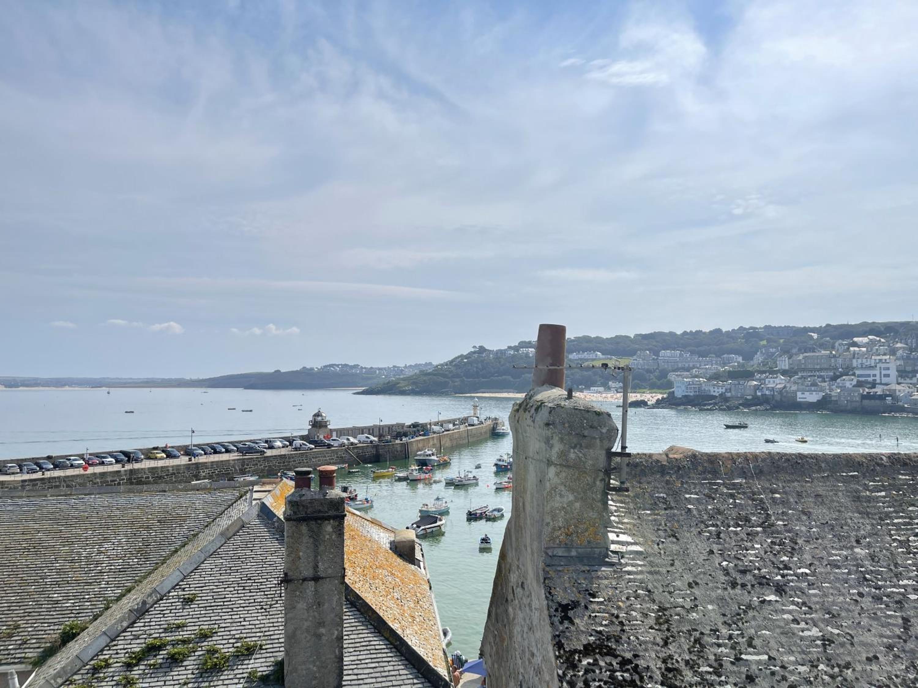 Upper Seaview in the heart of Downalong, Steps from Harbour & Beaches
