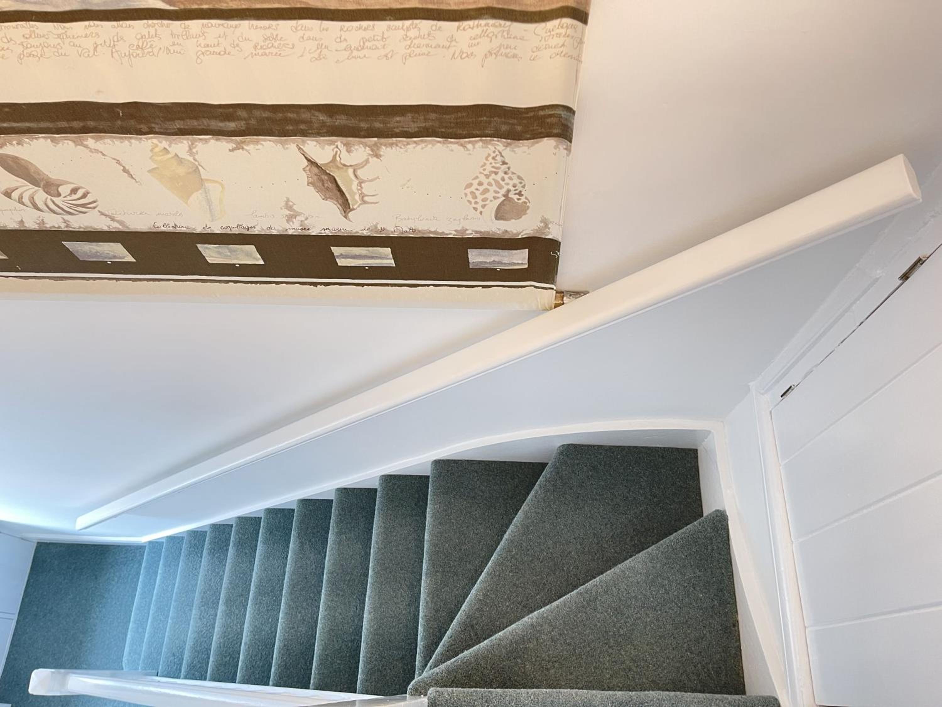 Upper Seaview in the heart of Downalong, Steps from Harbour & Beaches