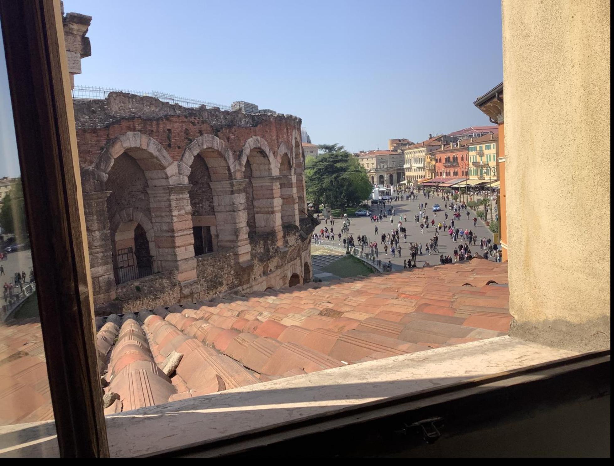 Vista Arena di Verona e Piazza Bra