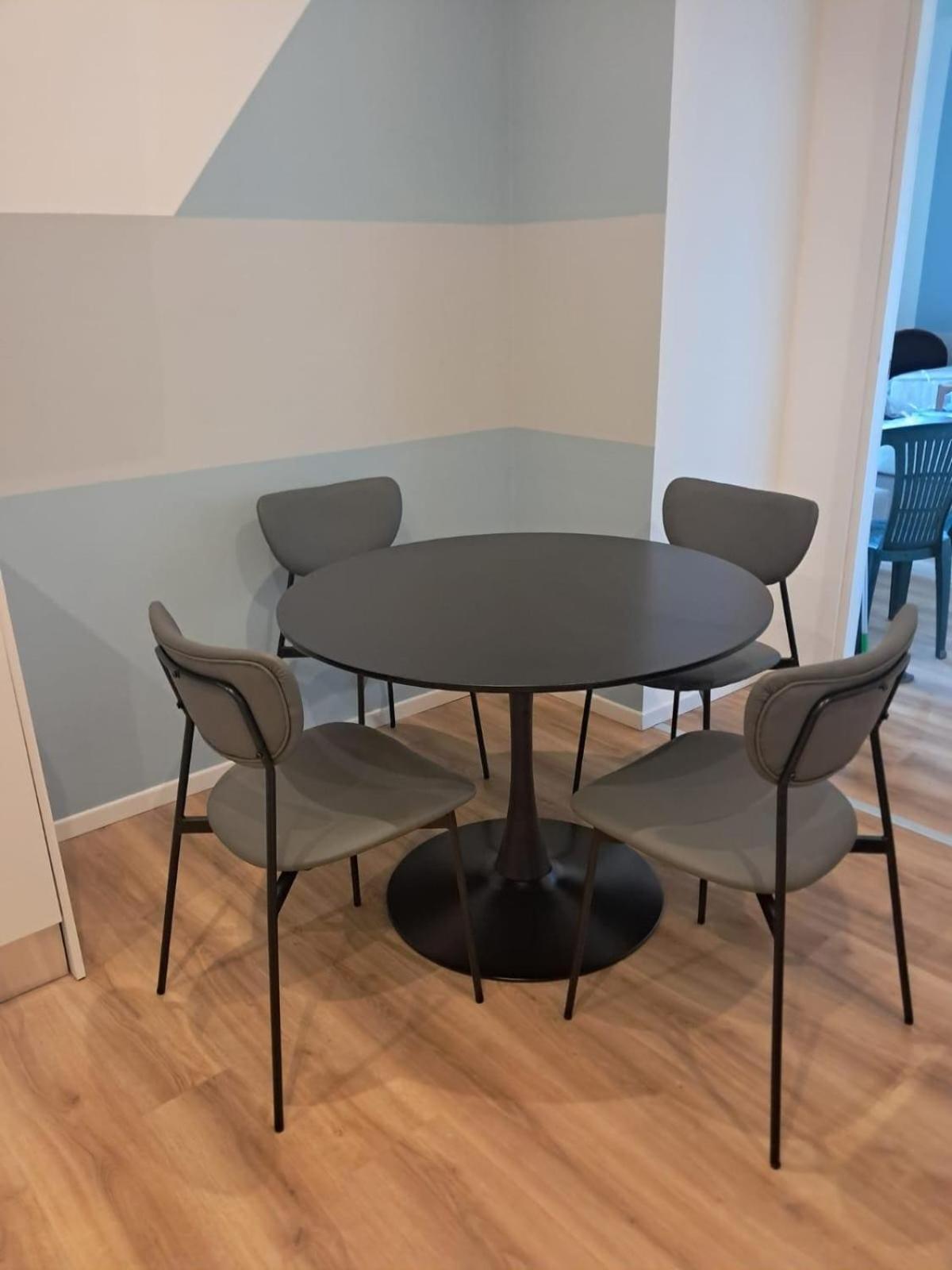 - NumberZ - Rooms Apartments and Suites with Wi-Fi and AC